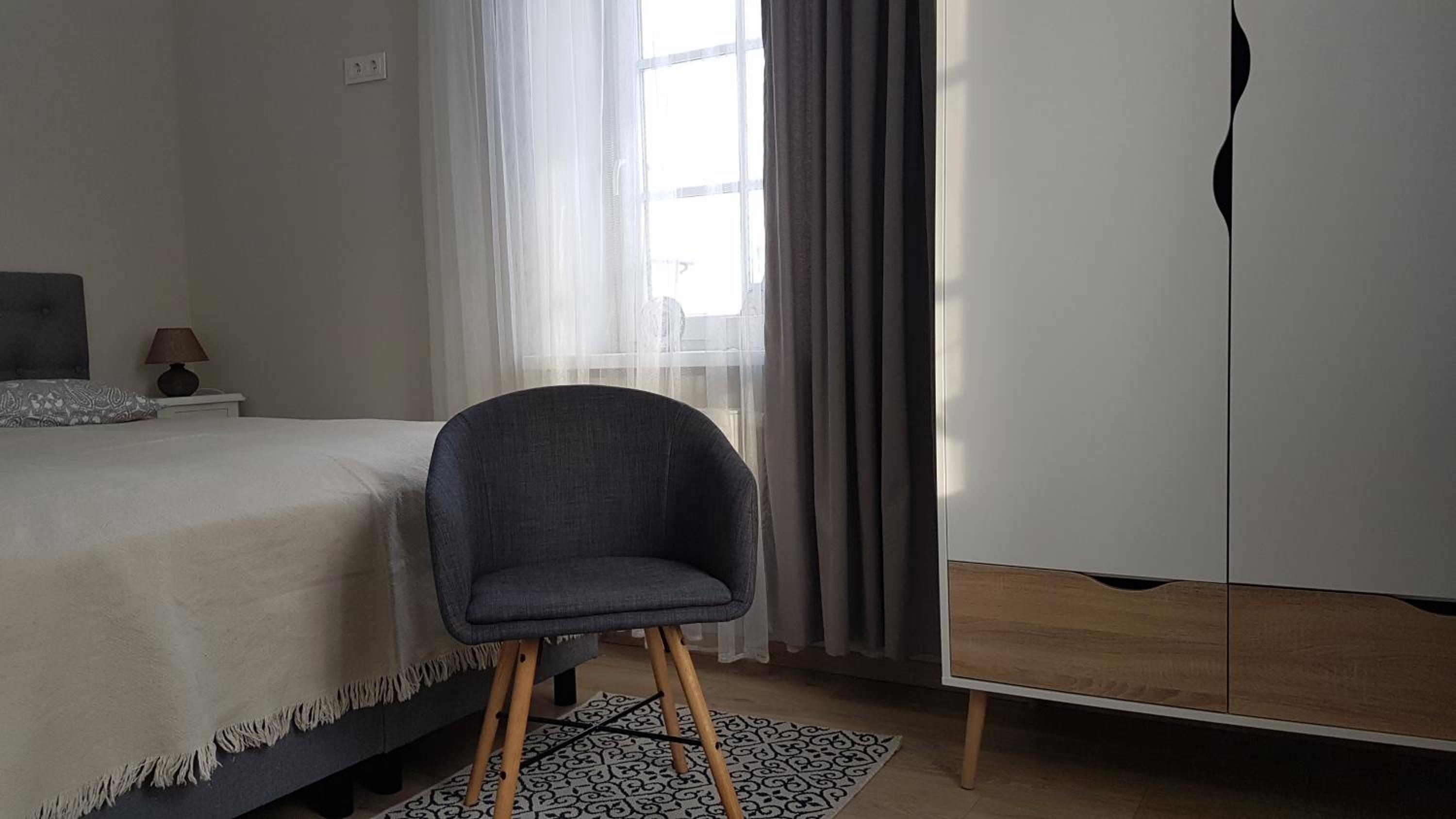 One-Bedroom Apartment - Photo 12