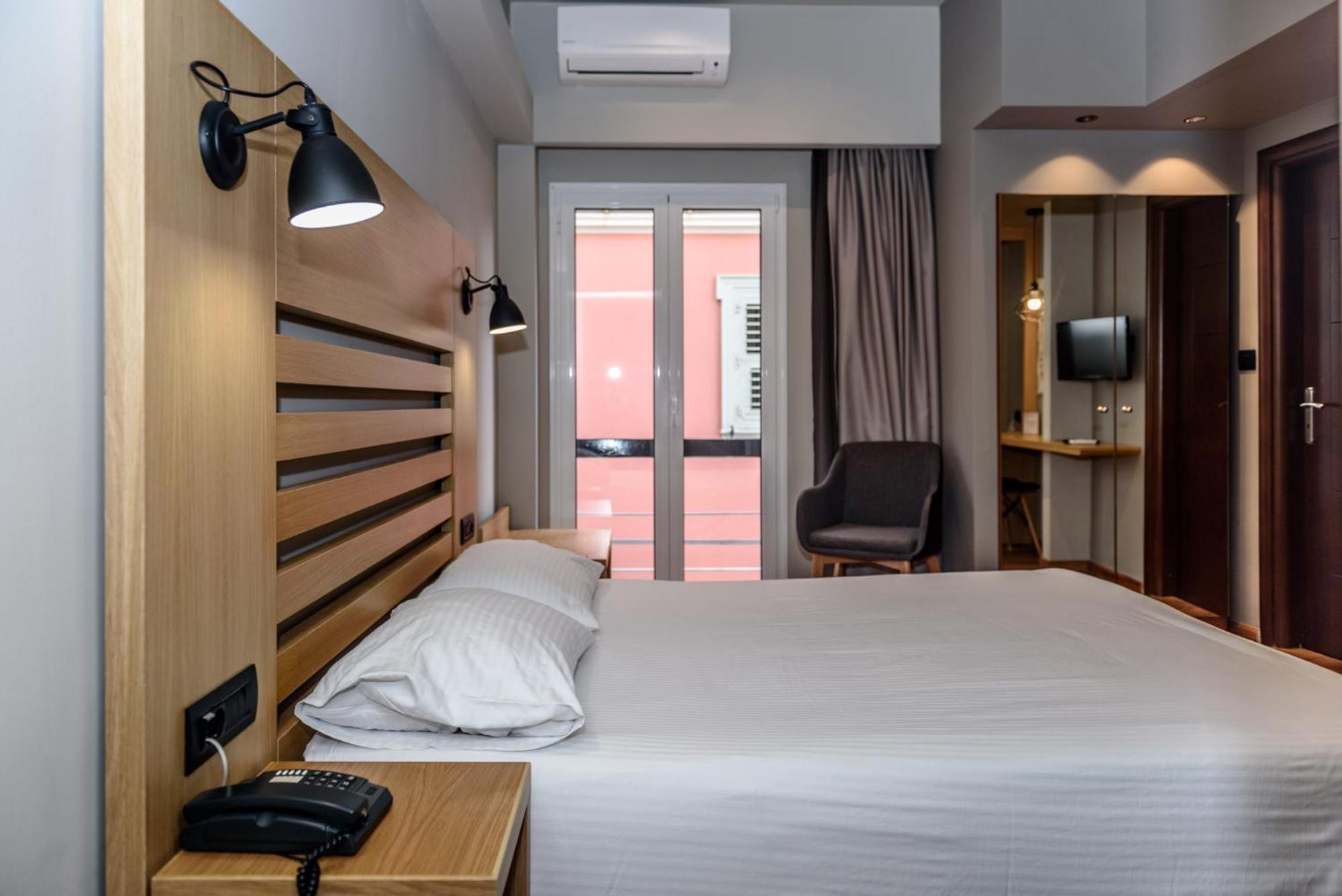 Standard Double or Twin Room without Balcony and City View - Photo 5