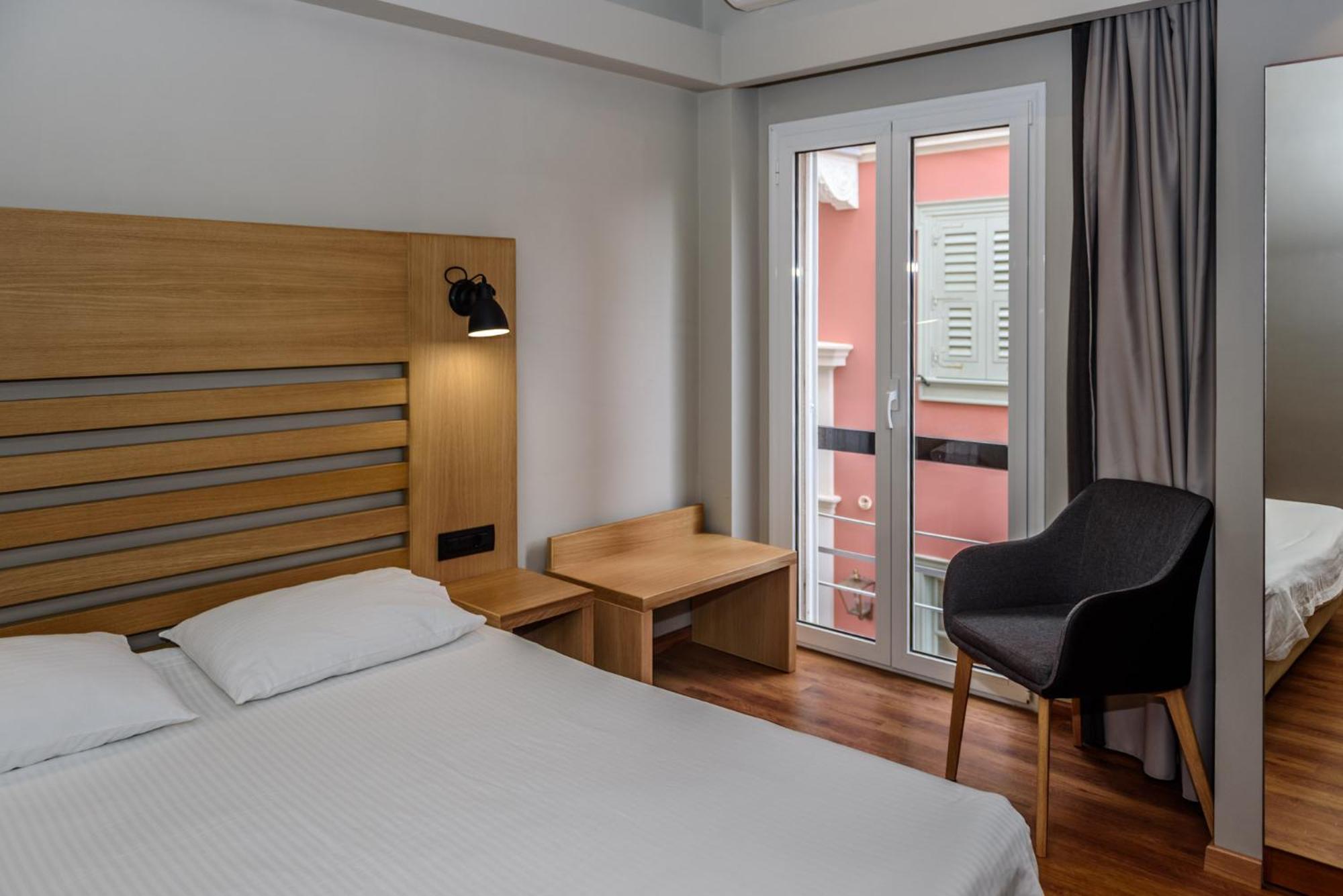 Standard Double or Twin Room without Balcony and City View - Photo 7