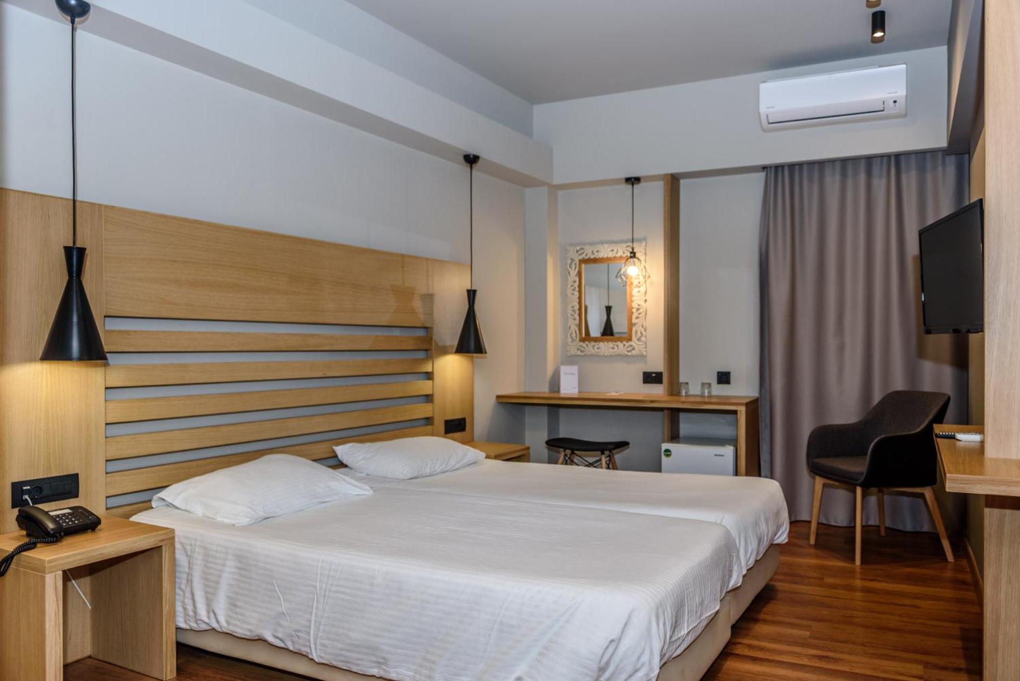 Standard Double or Twin Room without Balcony and City View - Photo 1
