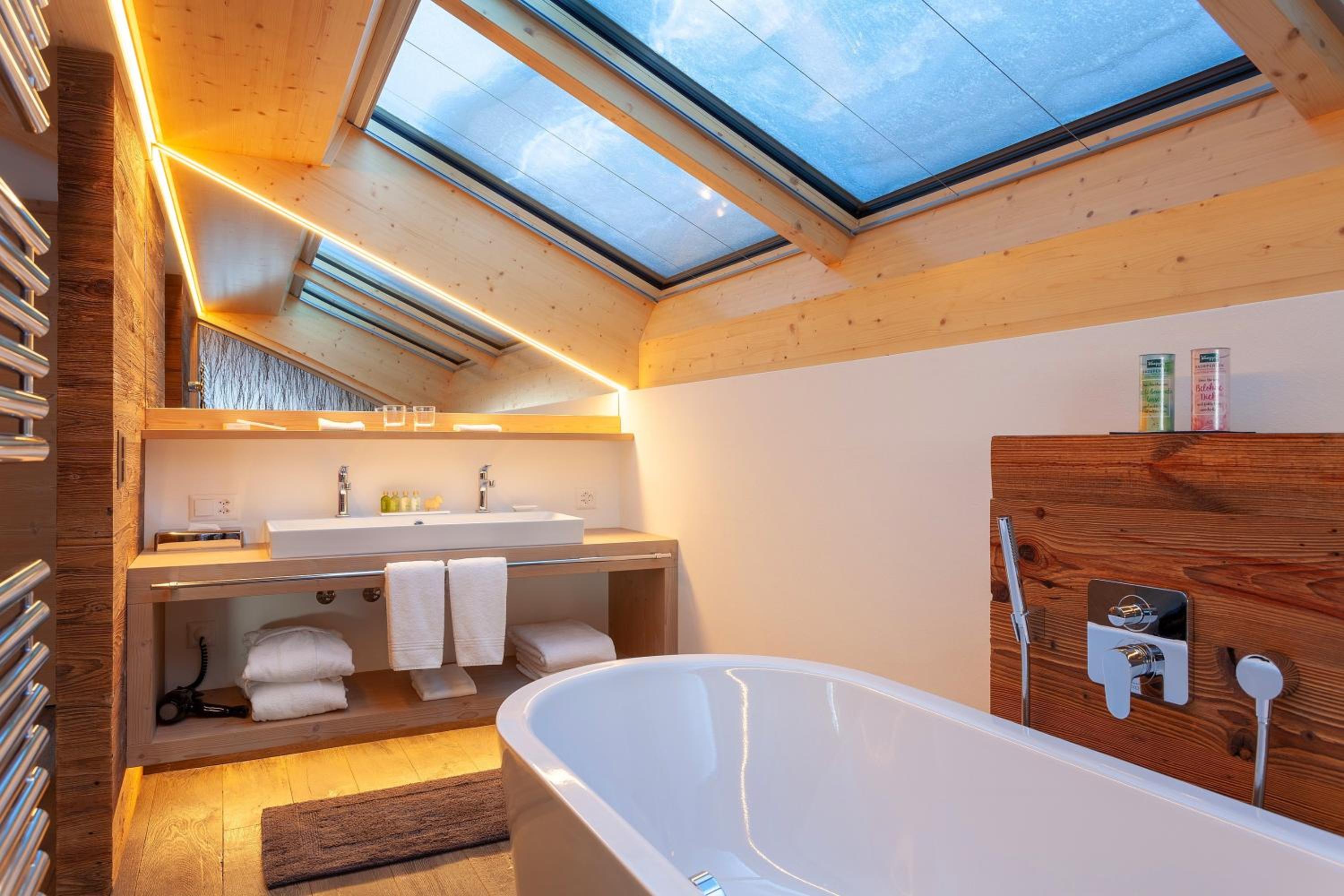 Suite with Mountain View - Photo 2
