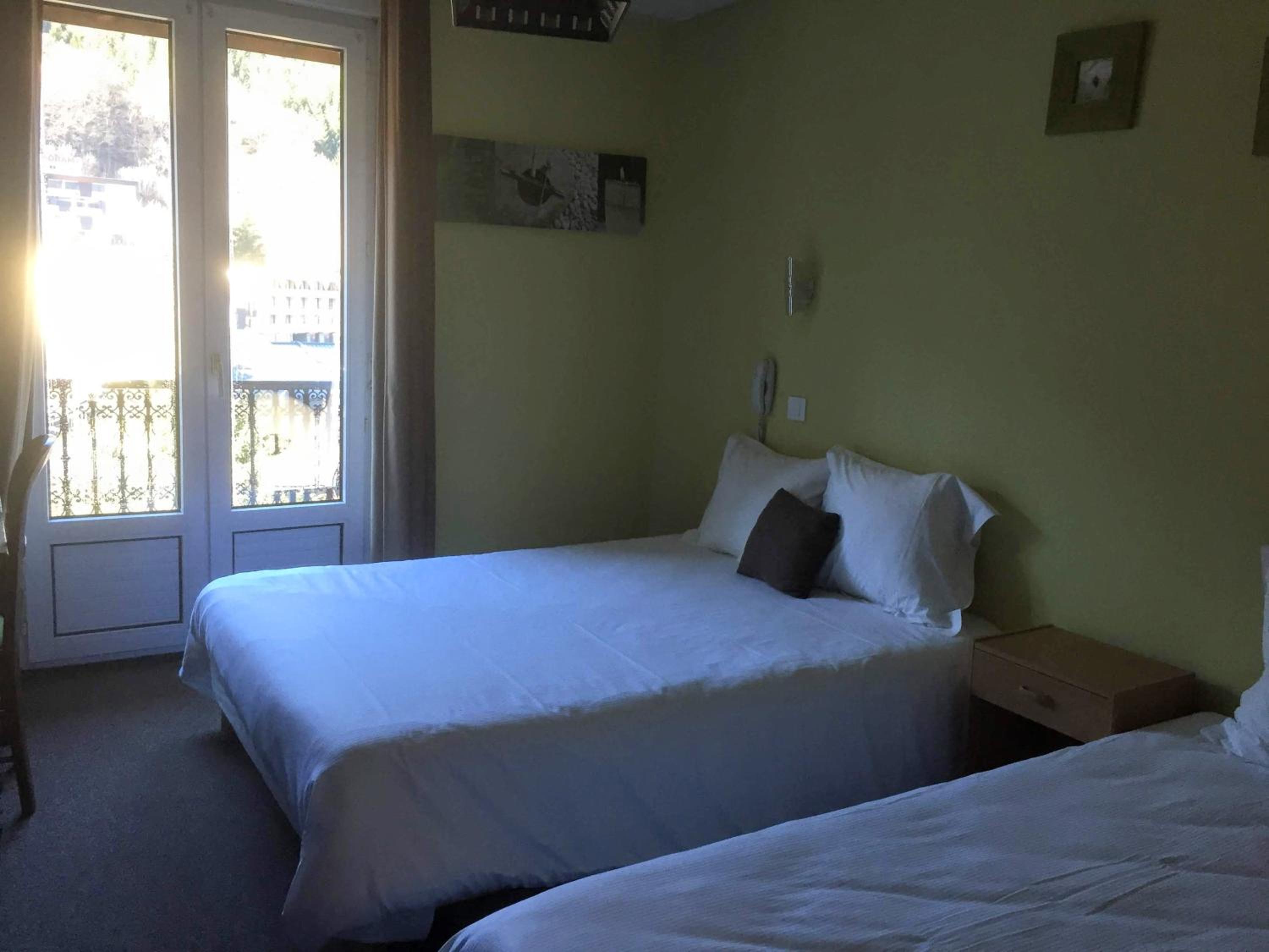 Triple Room (2 Adults + 1 Child) photo 3