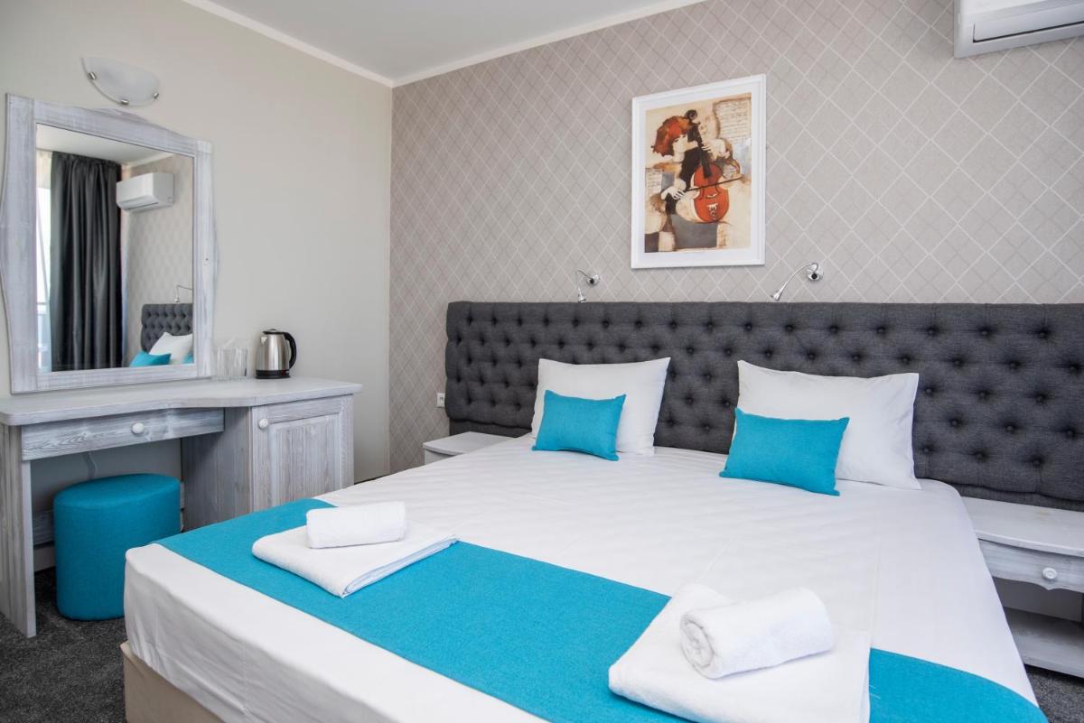 One-Bedroom Apartment with Balcony photo 1