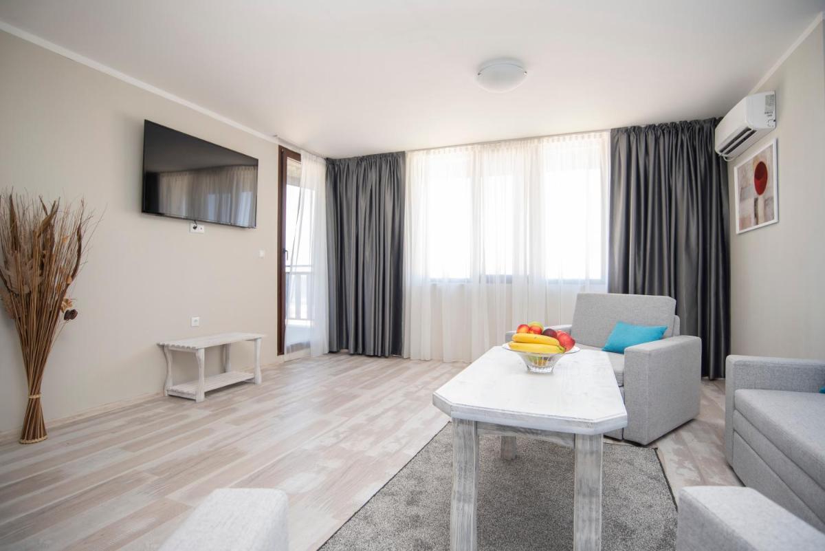 One-Bedroom Apartment with Balcony photo 3