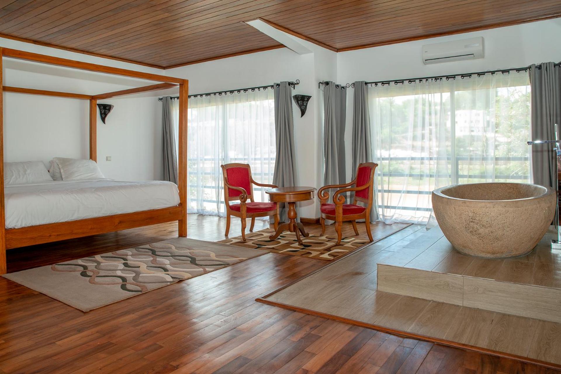 Suite with Lake View