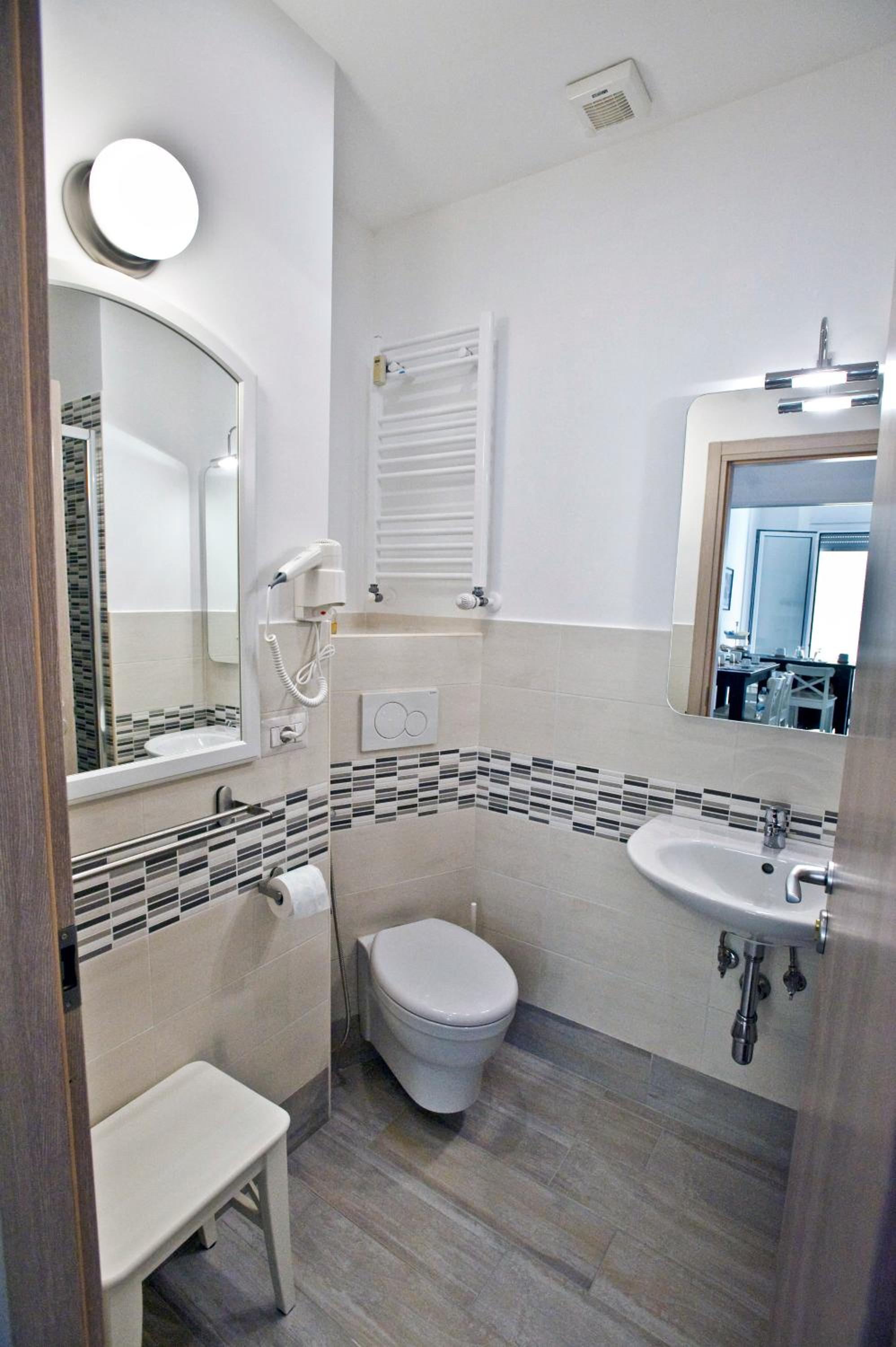Single Room with Shared Bathroom photo 3