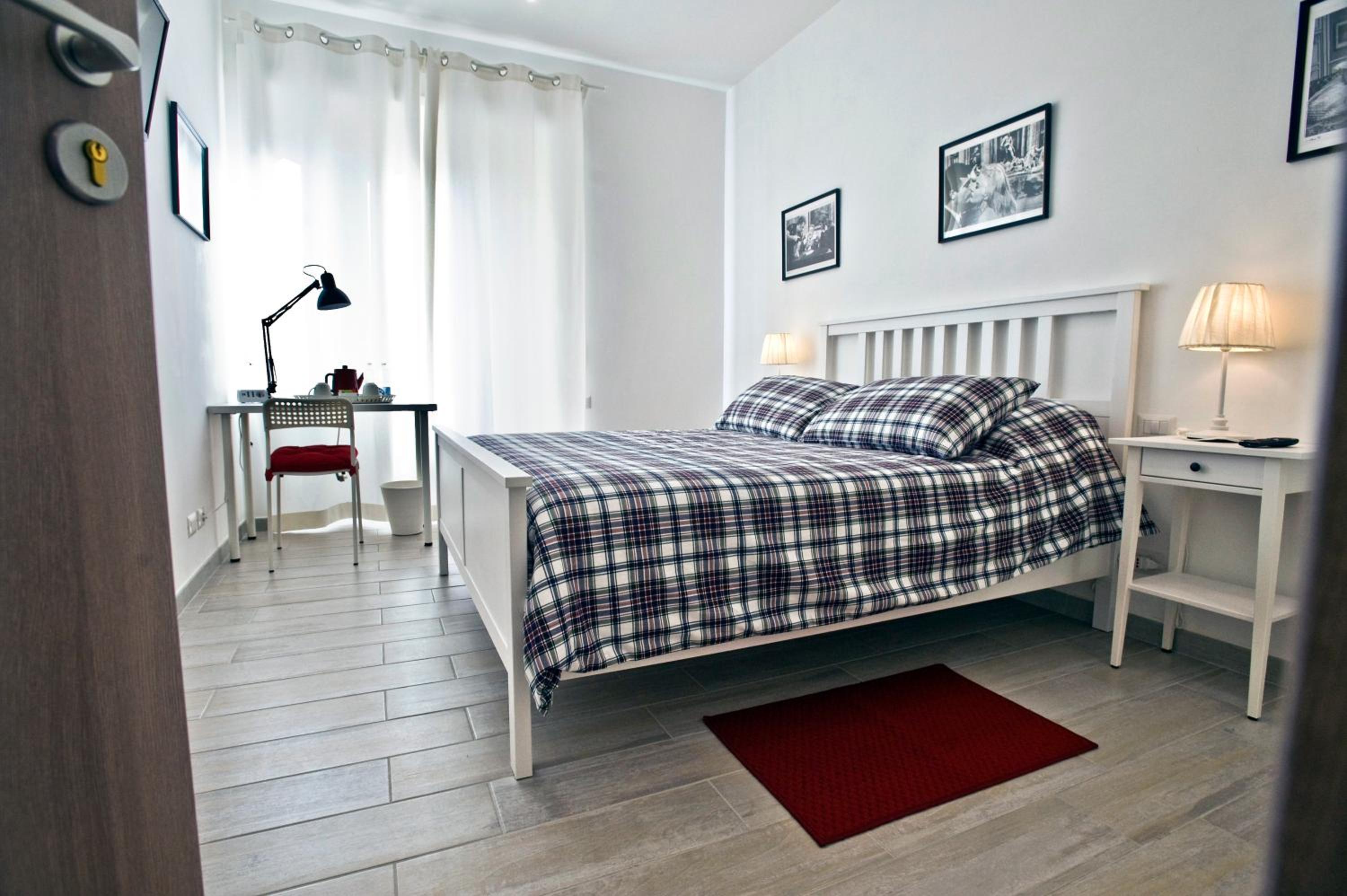 Double Room with Shared Bathroom photo 1