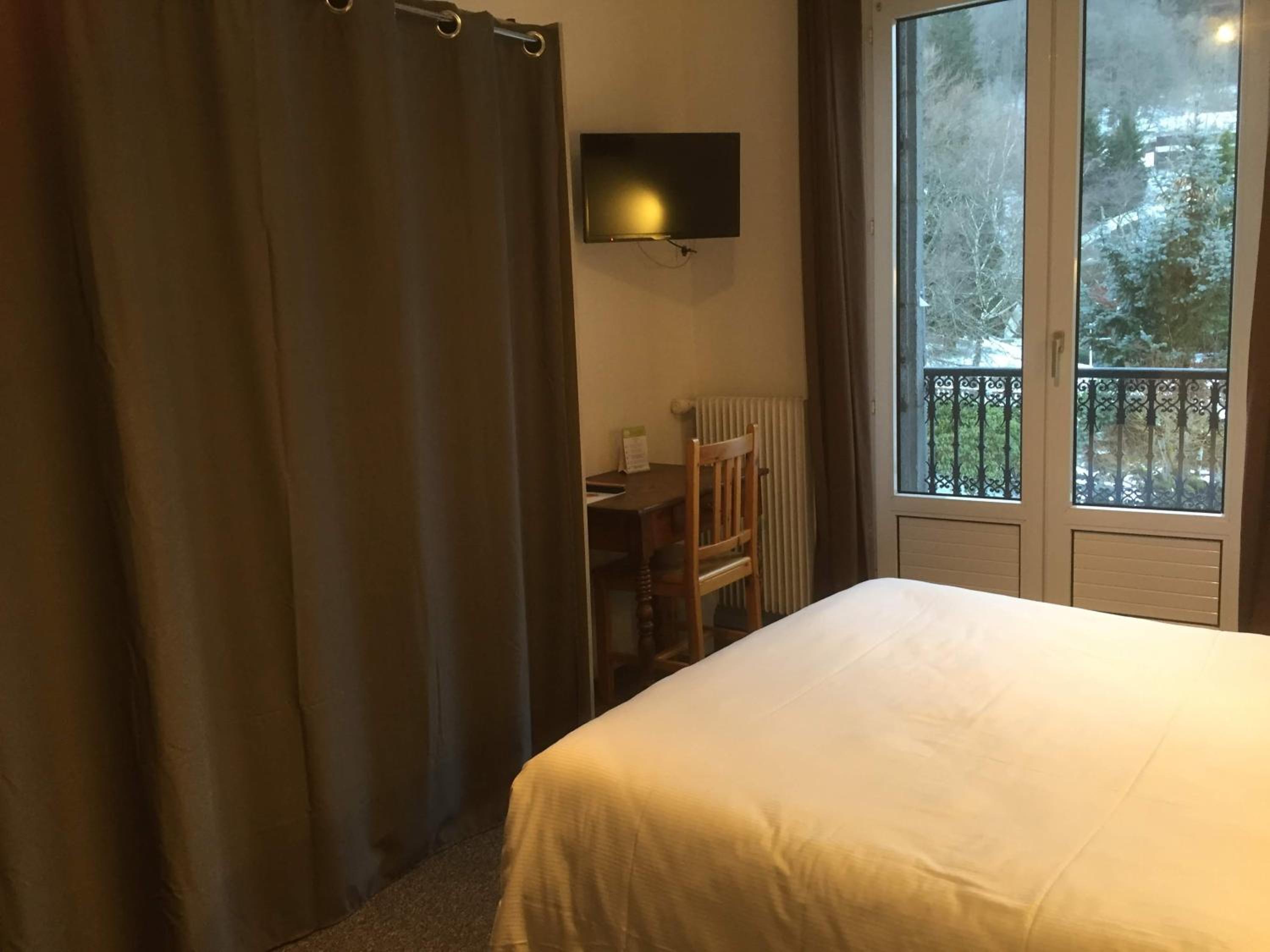Quadruple Room (2 Adults + 2 Children) photo 2