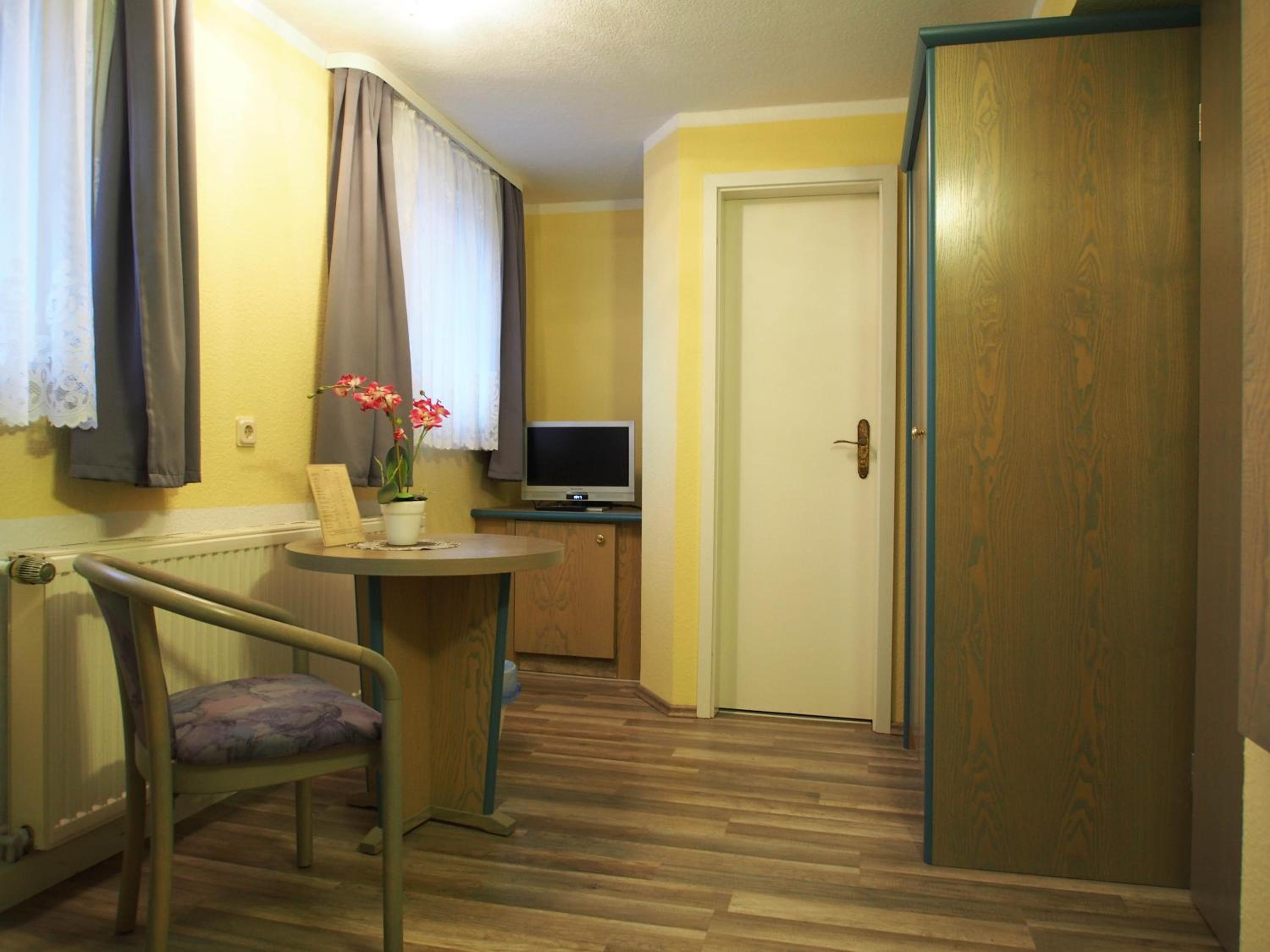 Single Room with Bathroom photo 3
