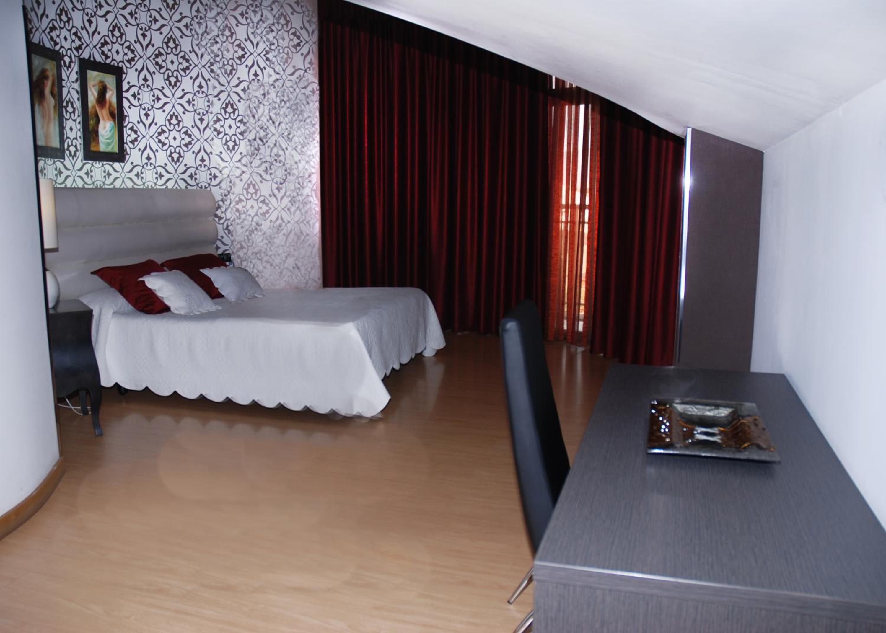 King Suite with Jacuzzi and Balcony - Photo 1