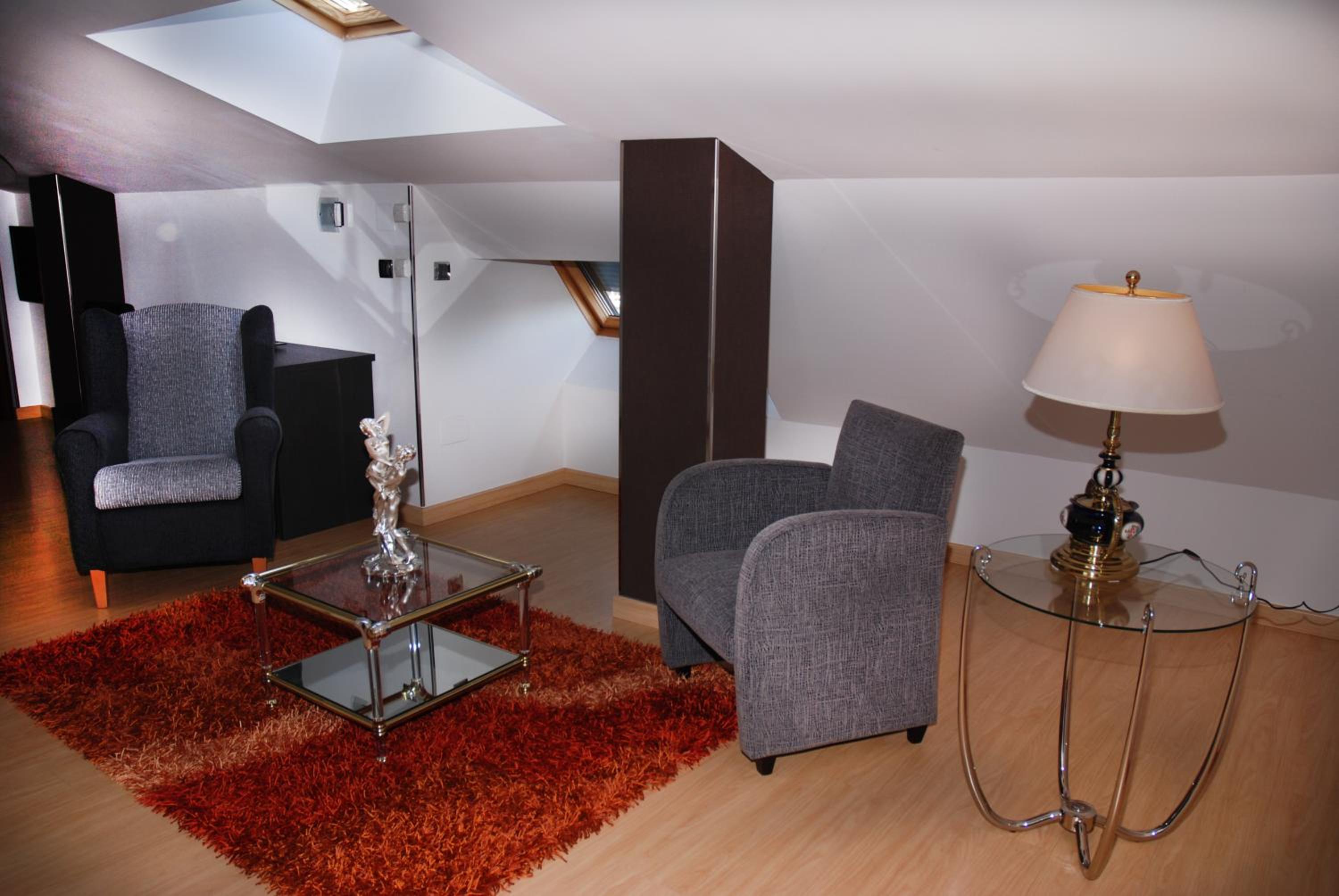 King Suite with Jacuzzi and Balcony - Photo 3