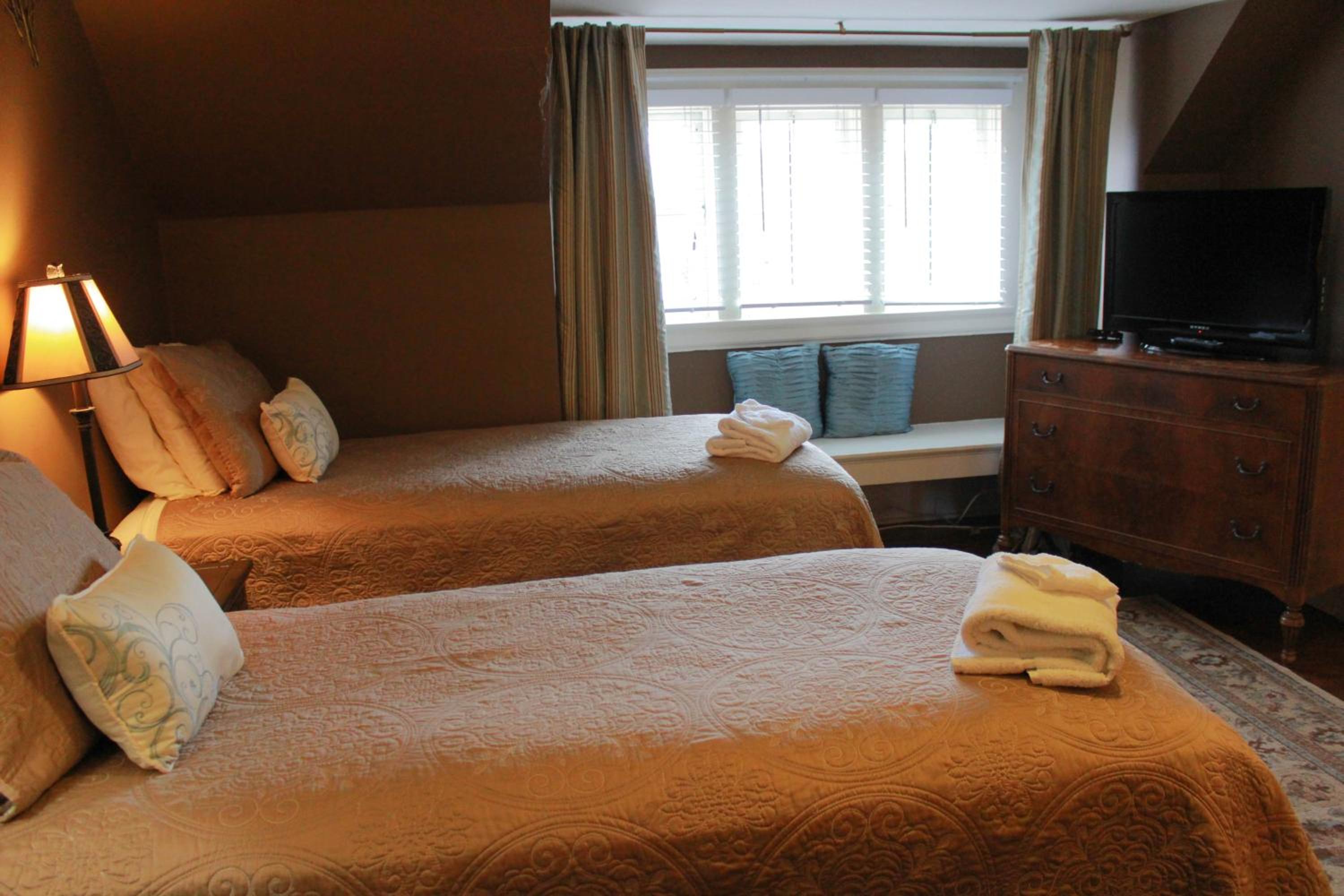 Twin Room (Knight's Quarters) photo 2