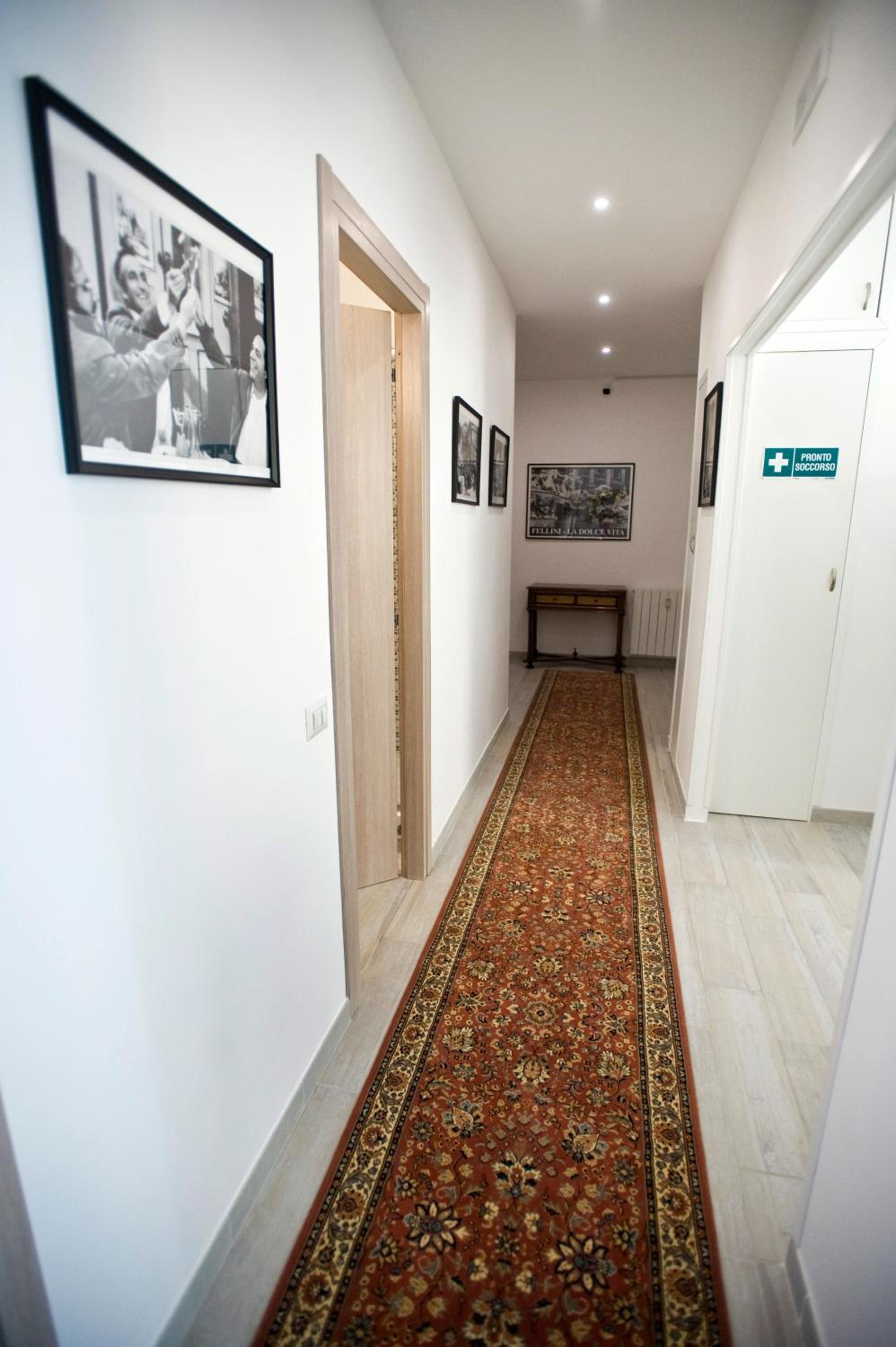 Double Room with Shared Bathroom photo 2