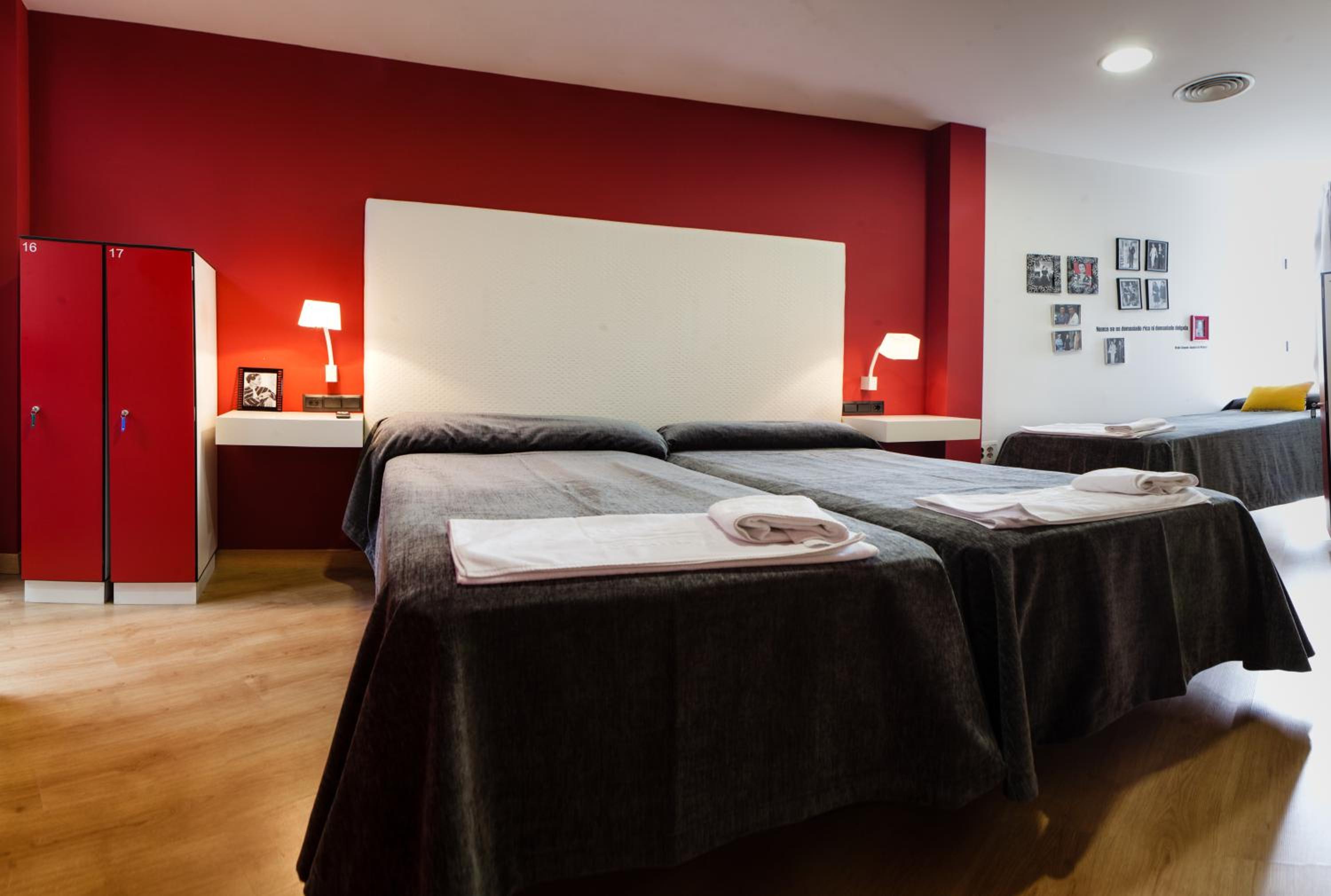 Triple Room with Private Bathroom - Photo 4