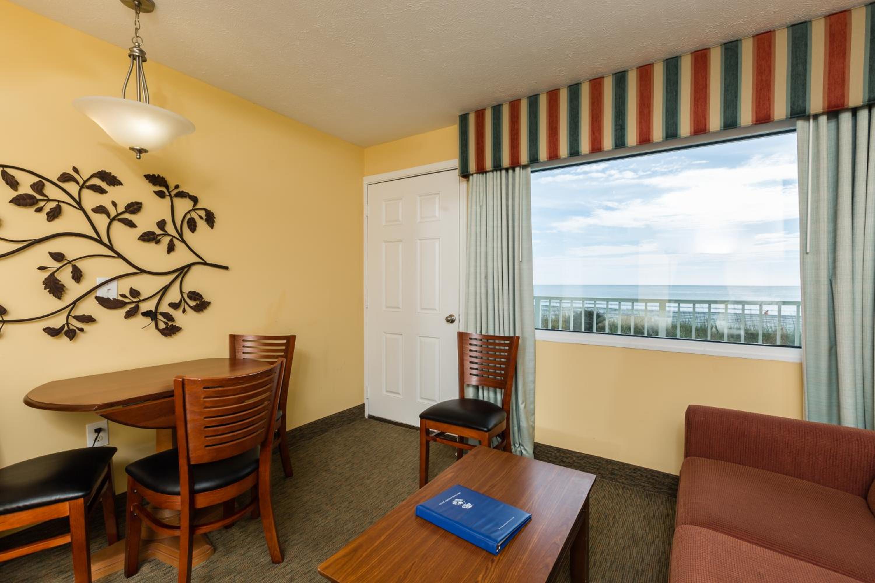Queen Studio with Sofa Bed - Ocean Front