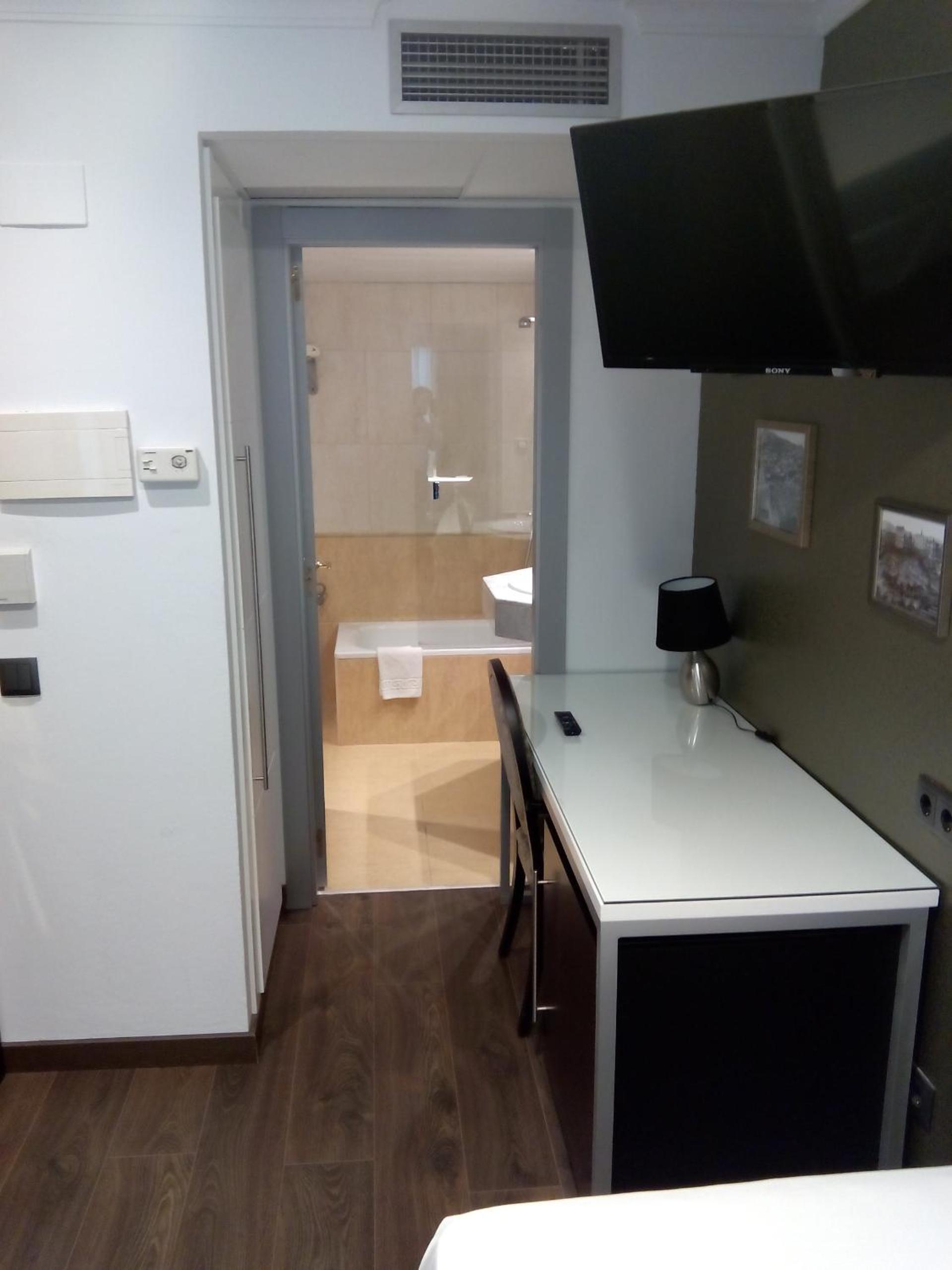 Single Room photo 3