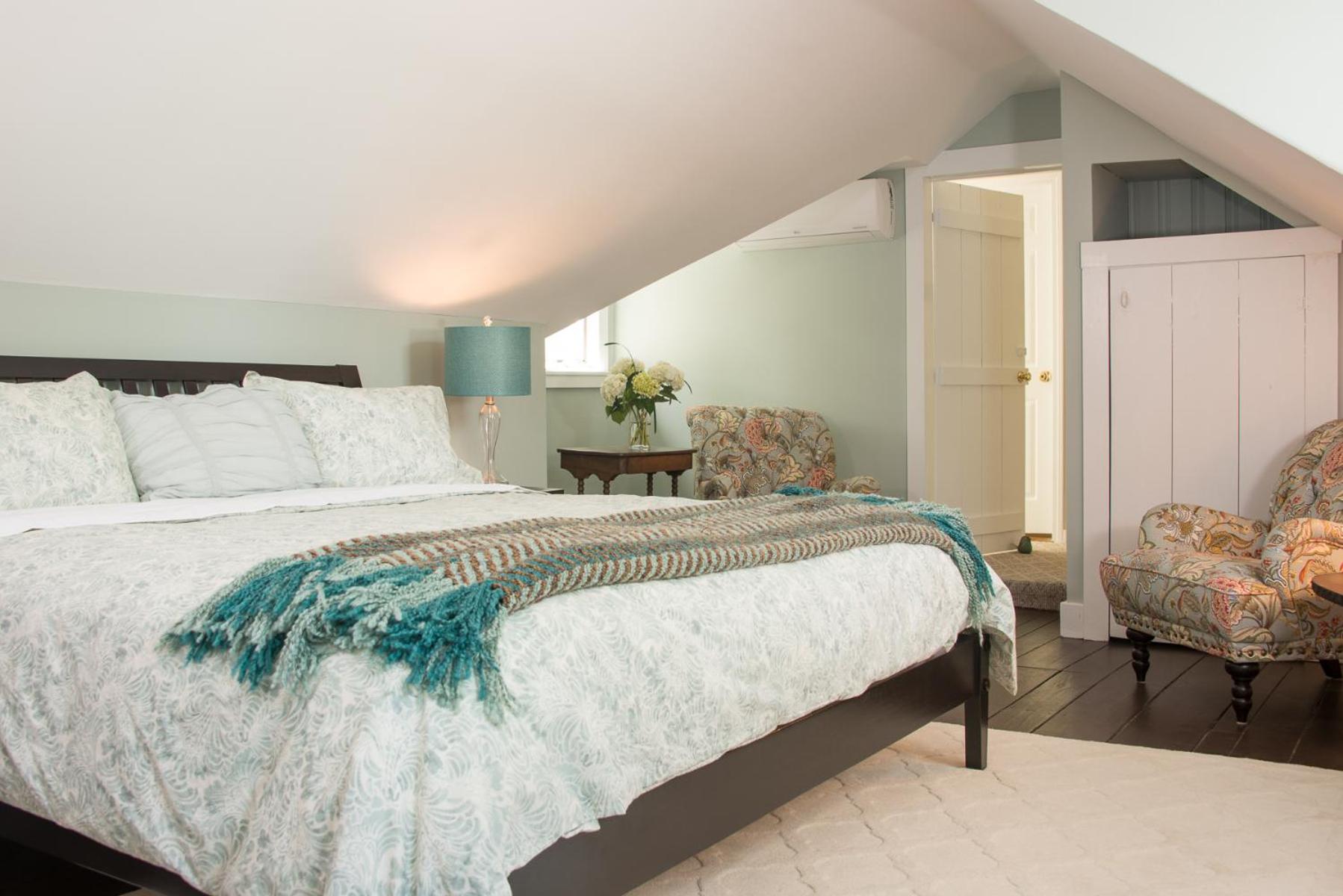 Seven-Bedroom House photo 1