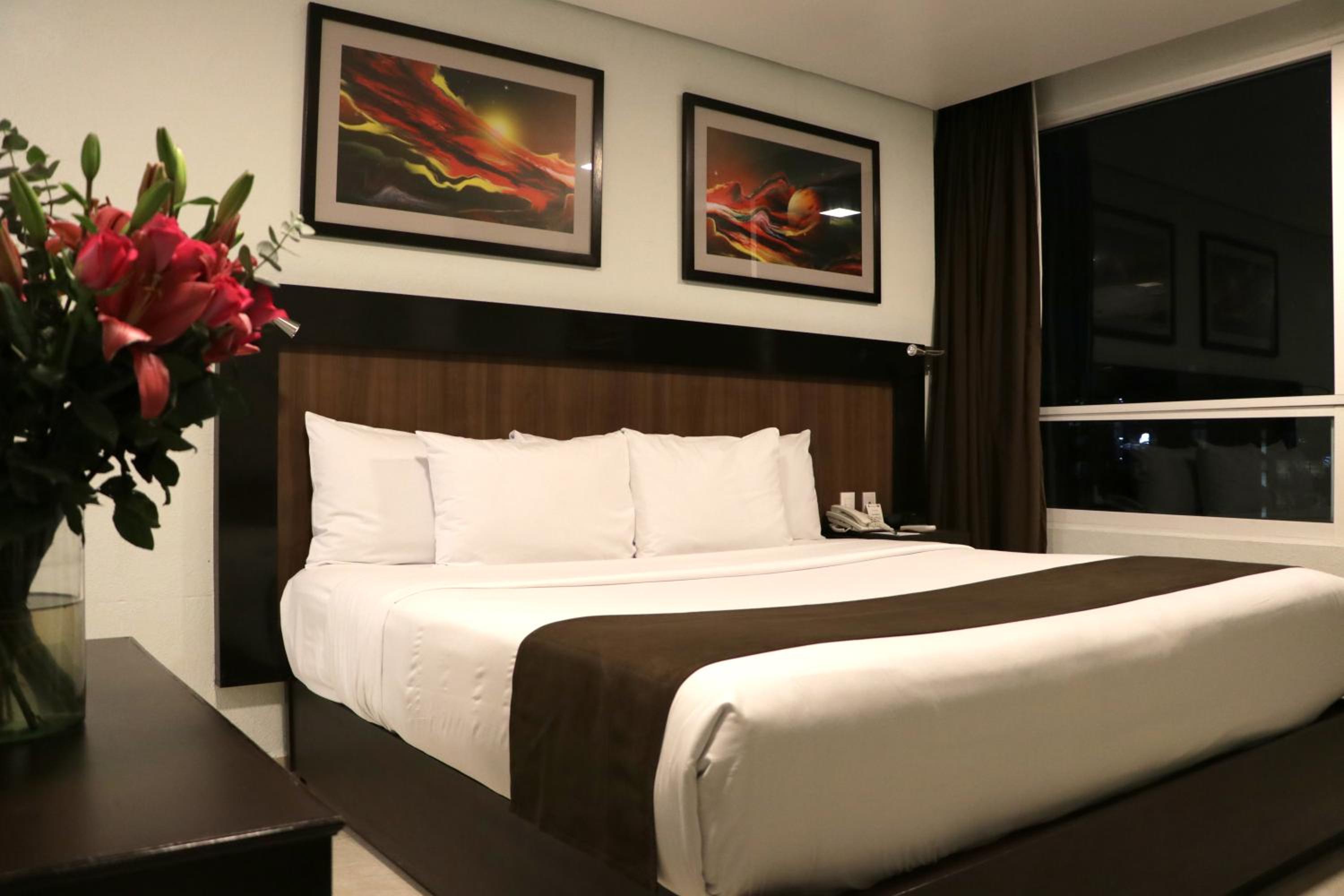 Executive Suite with 1 Kingsize Bed - Photo 8