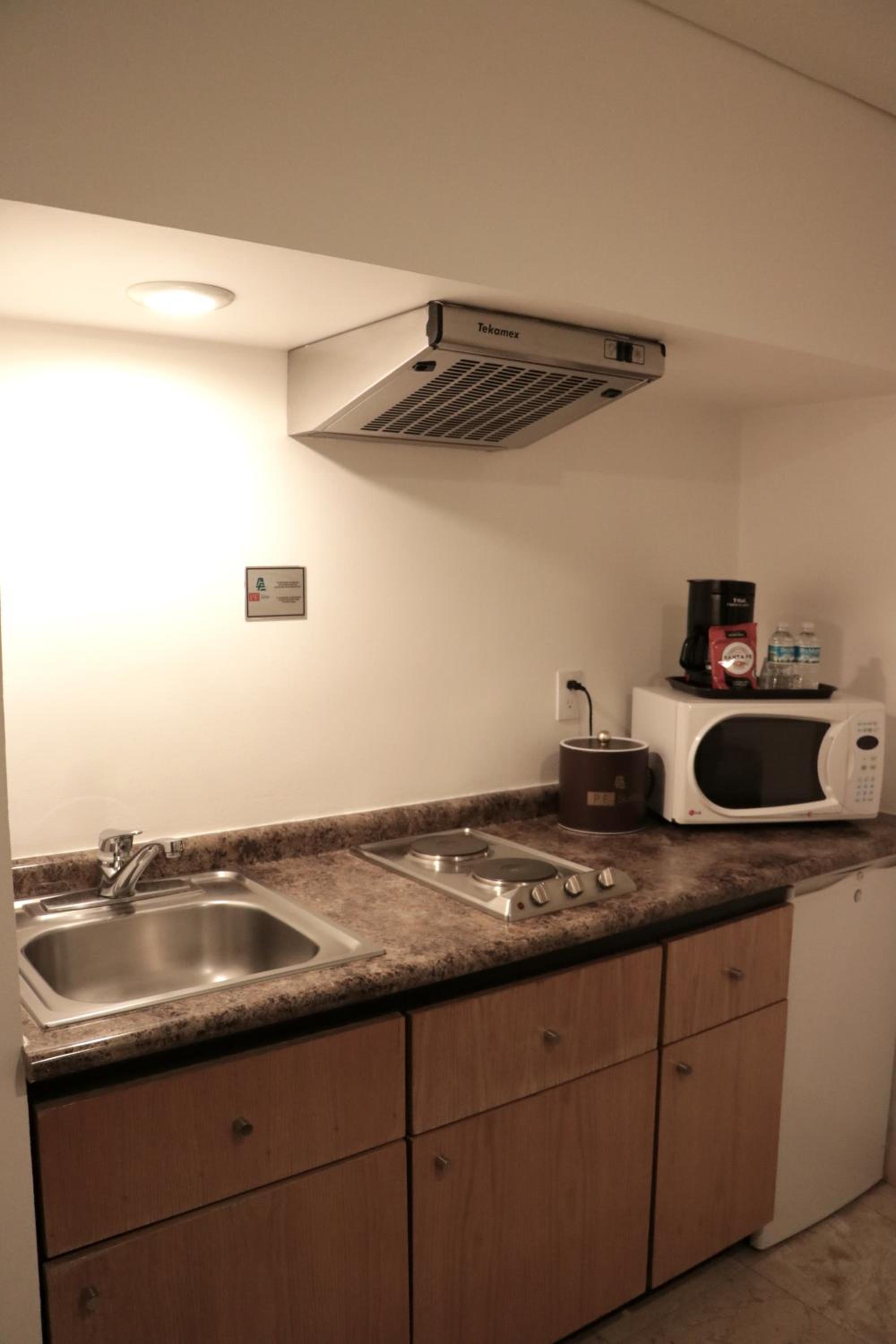 Executive Suite with 1 Kingsize Bed - Photo 12