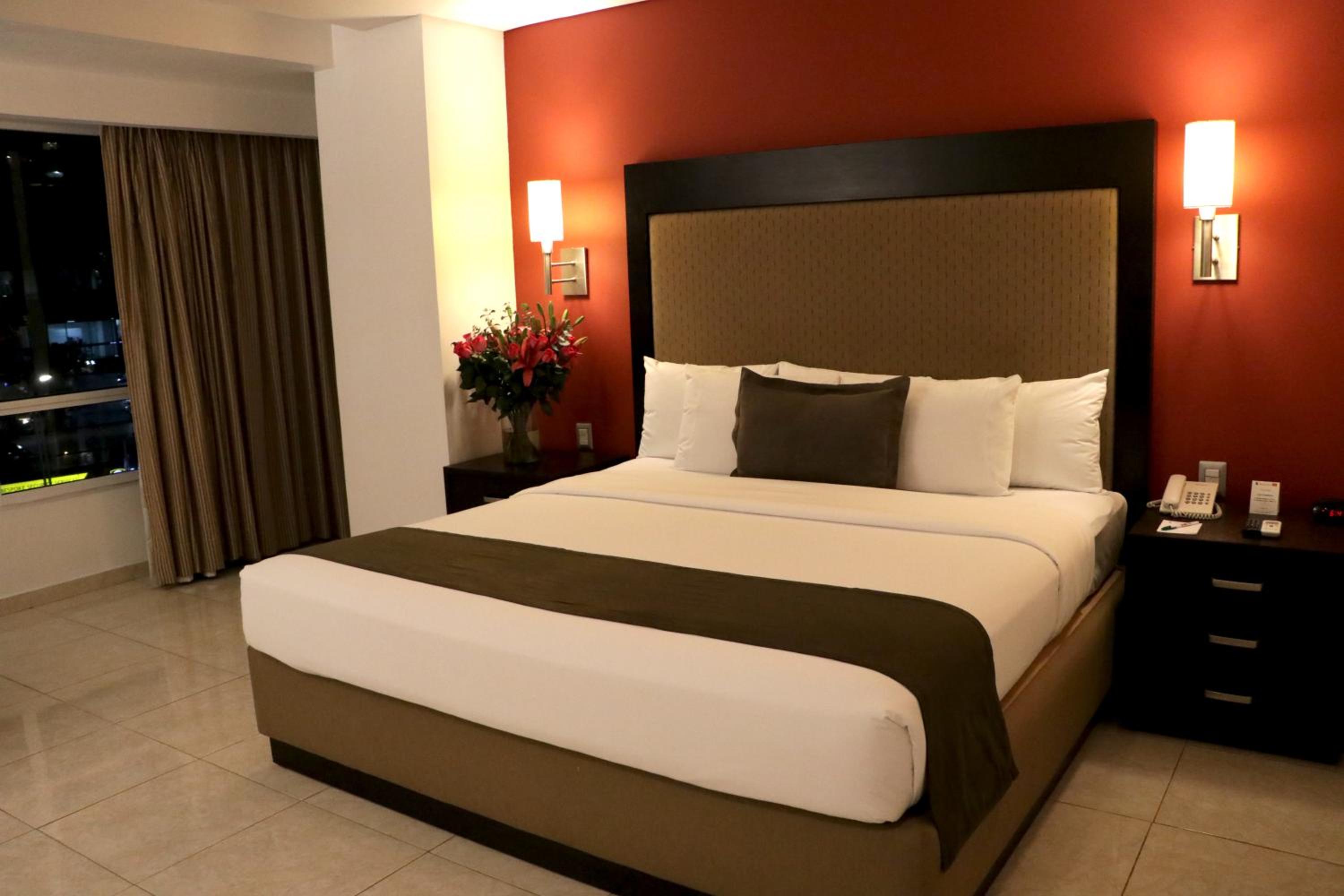 Executive Suite with 1 Kingsize Bed - Photo 10
