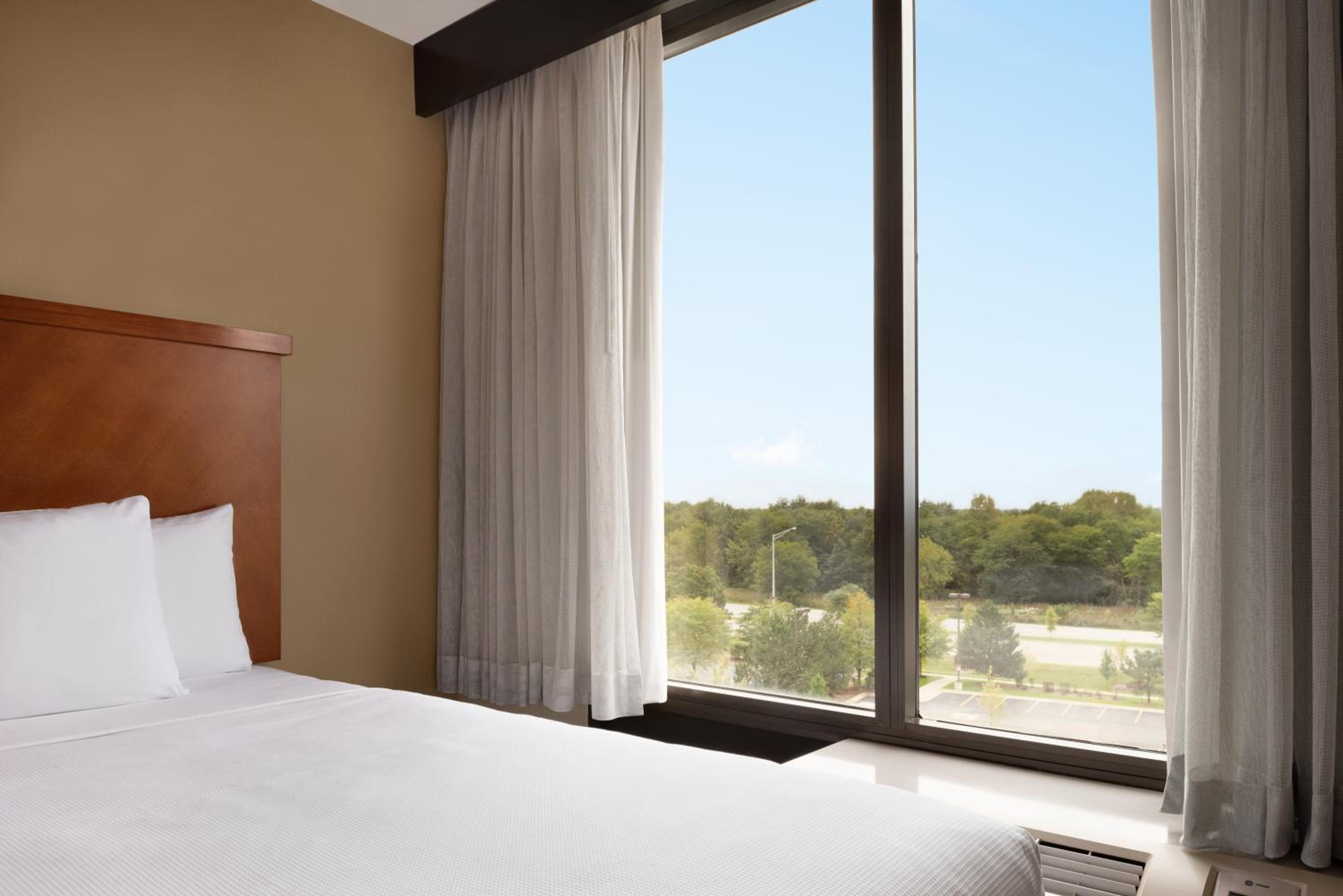 Double Room with Two Double Beds and Sofa bed - High Floor - Photo 3