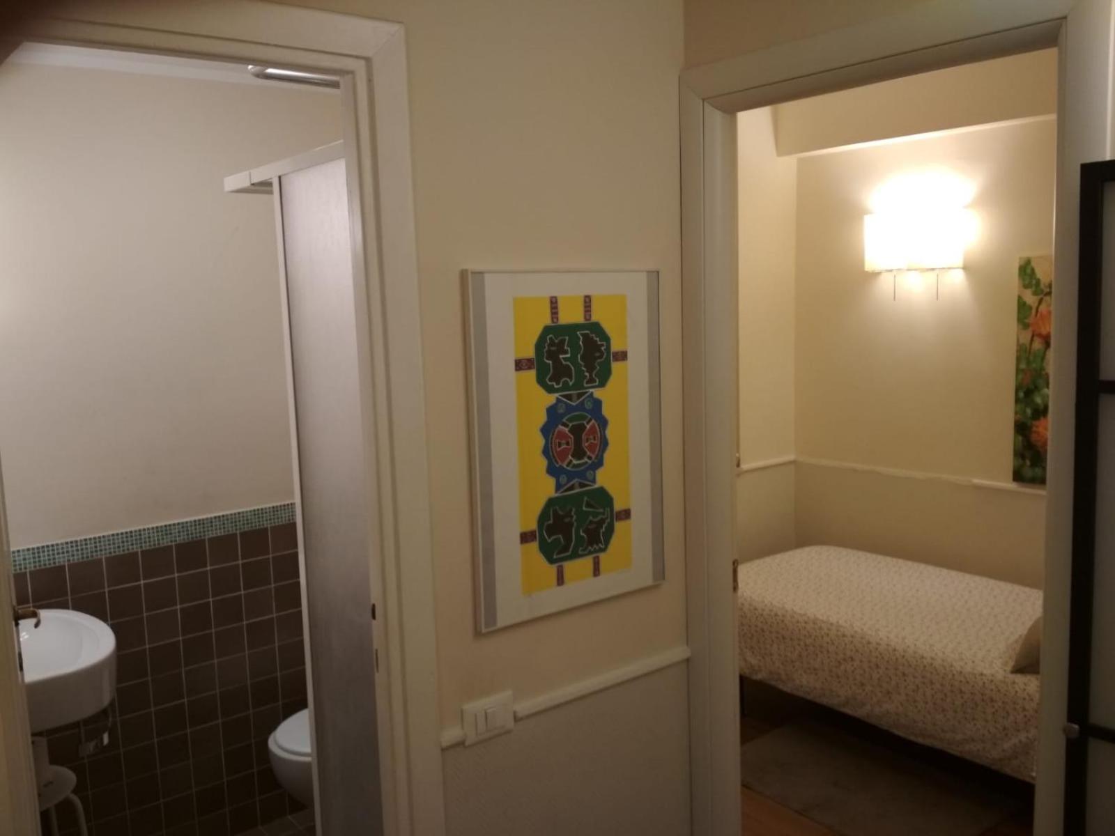 Single Room with Private External Bathroom photo 2
