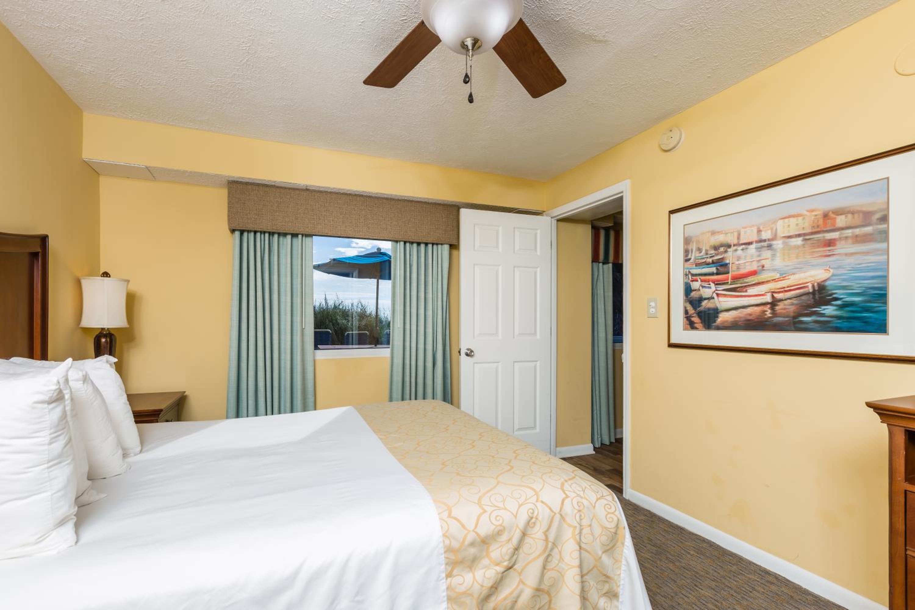 Two-Bedroom Suite - Ocean Front photo 3