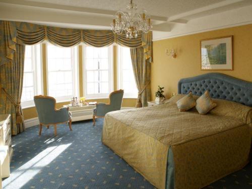 Double or Twin Suite with Sea View - Photo 5