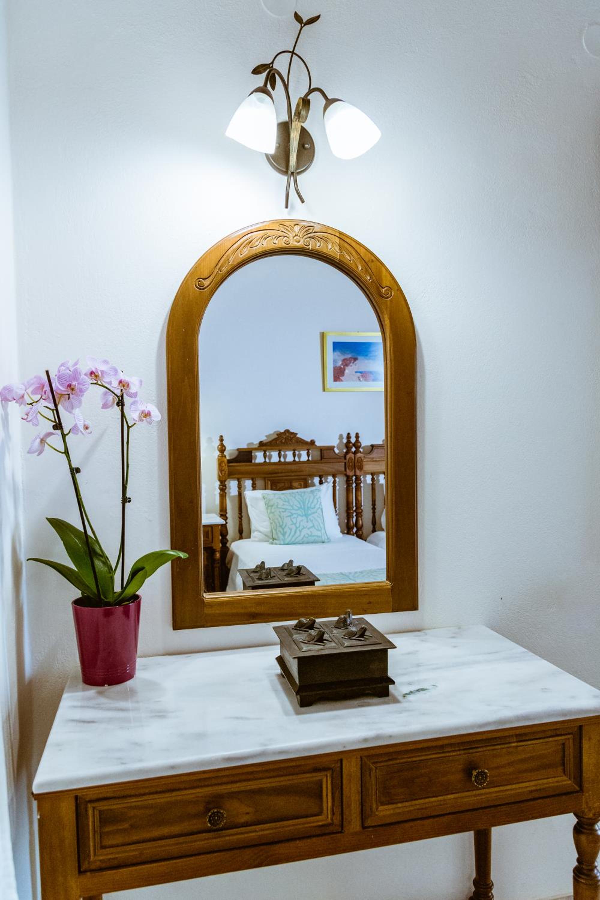 One-Bedroom Apartment - Photo 3