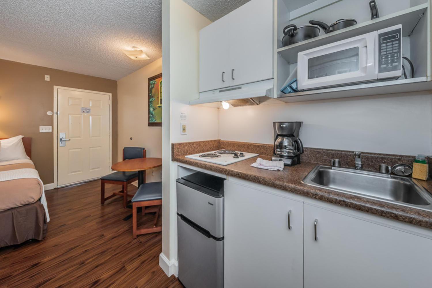 Upgraded Double Non-Smoking, Kitchenette - Photo 3