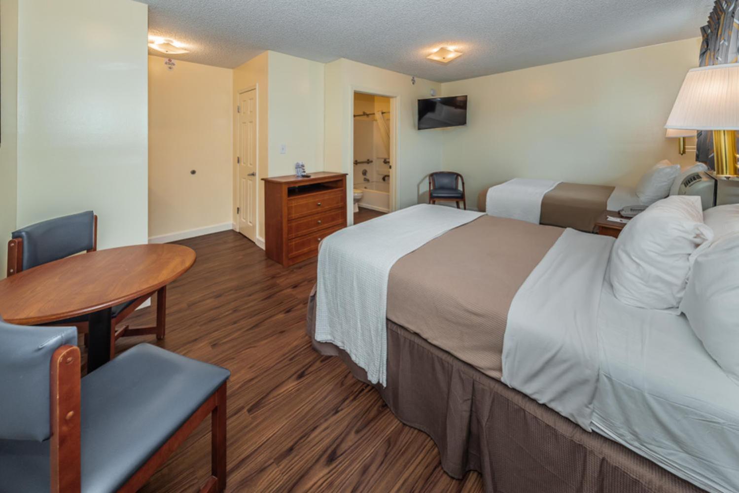 Upgraded Double Non-Smoking, Kitchenette - Photo 4