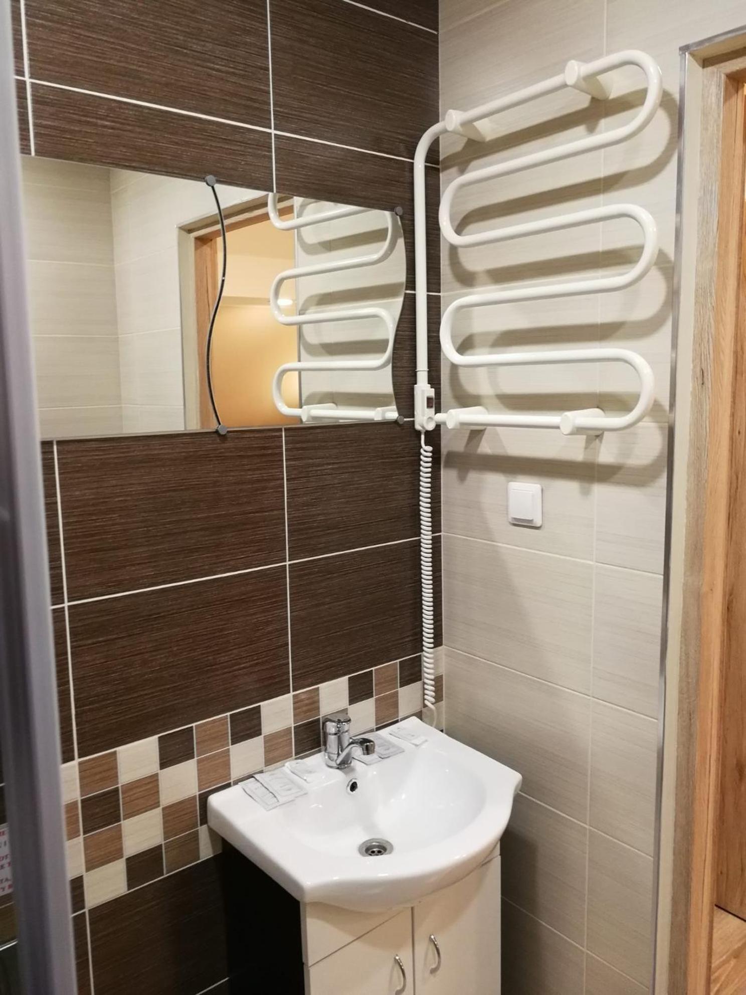 Standard Twin Room - Photo 5