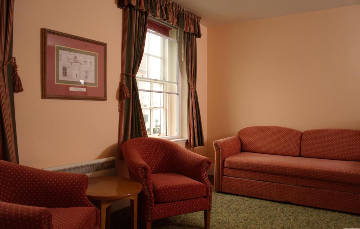 Family Room photo 3