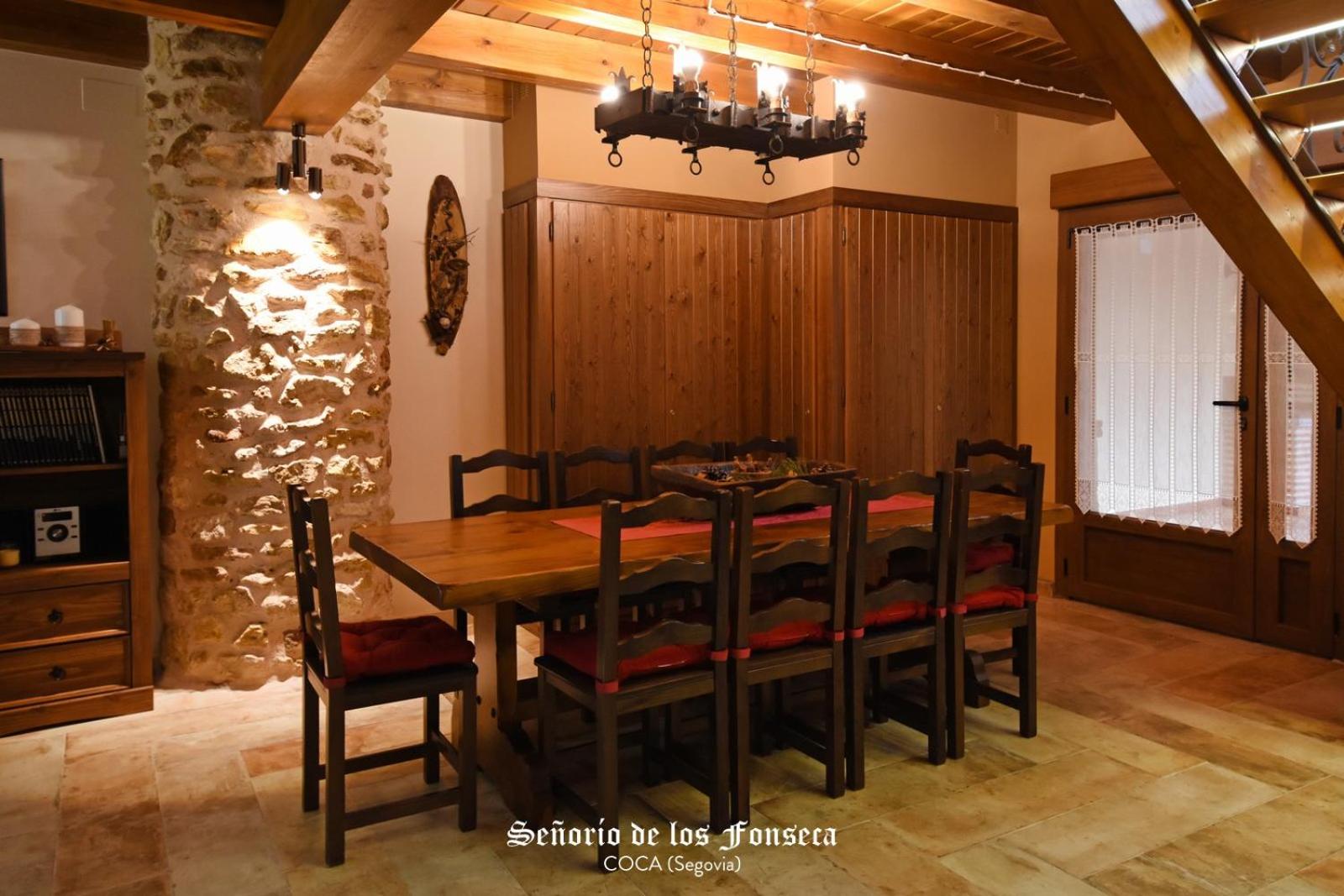 Five-Bedroom House photo 3