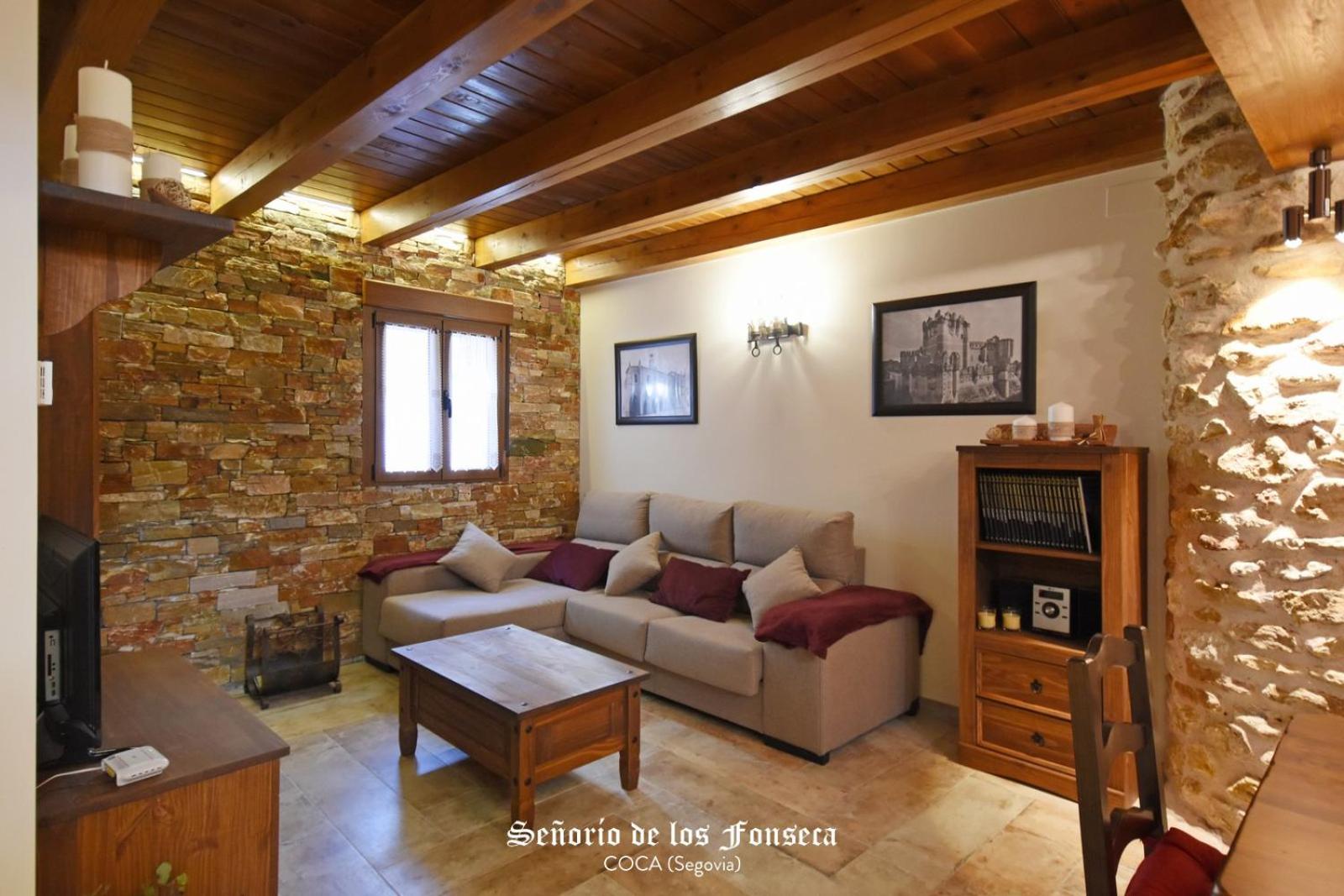 Five-Bedroom House photo 2