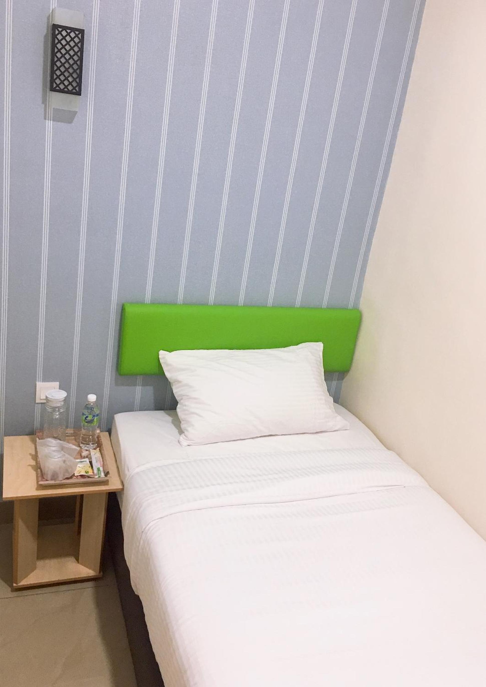 Single Room with Shared Bathroom