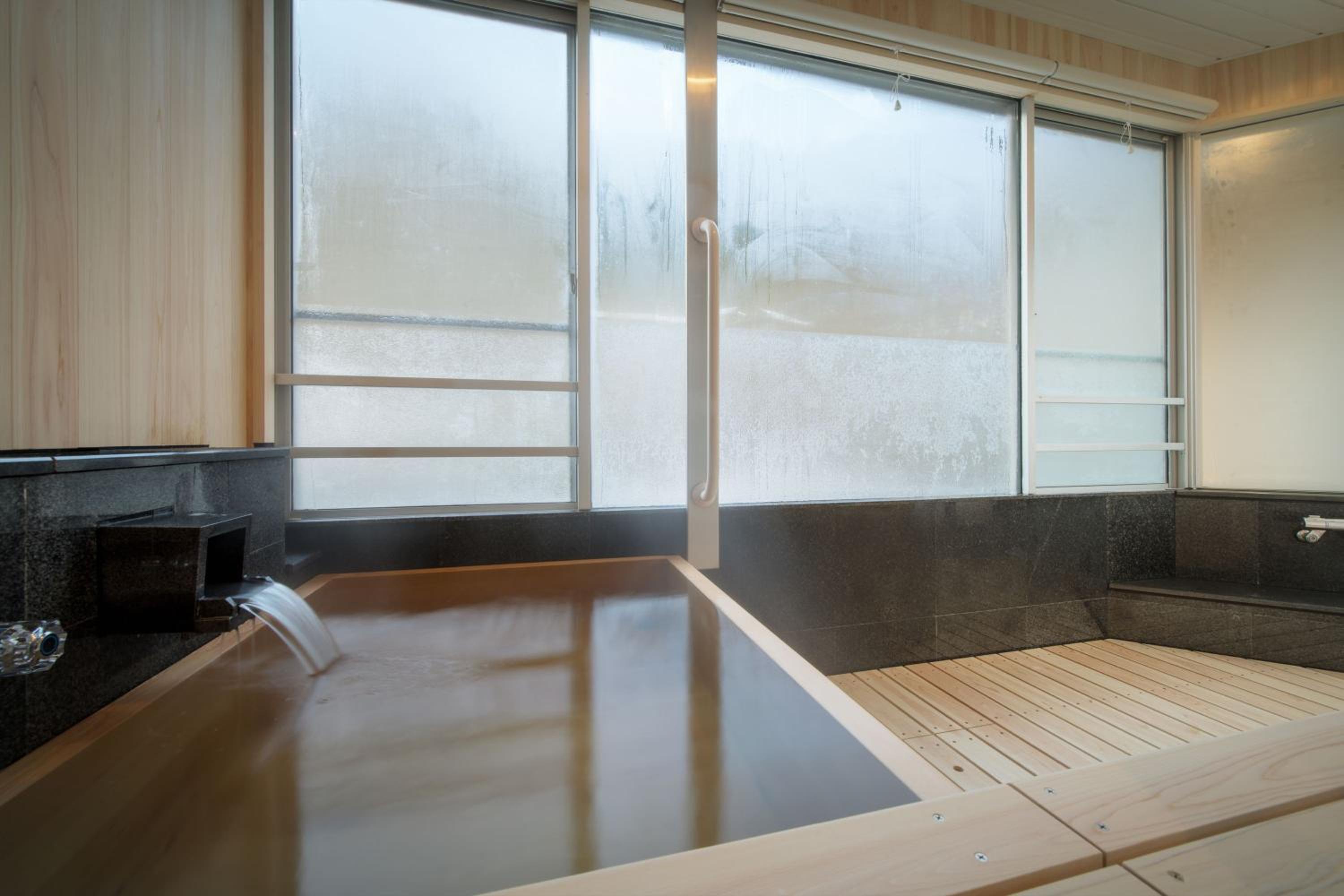 Suite with Hot Tub - Photo 3