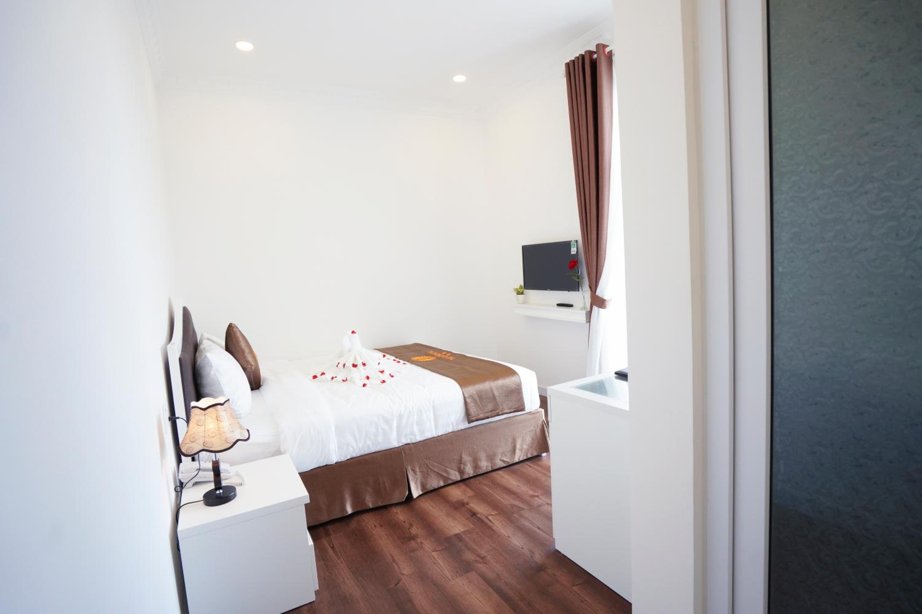 Deluxe Double Room with Balcony - Photo 1