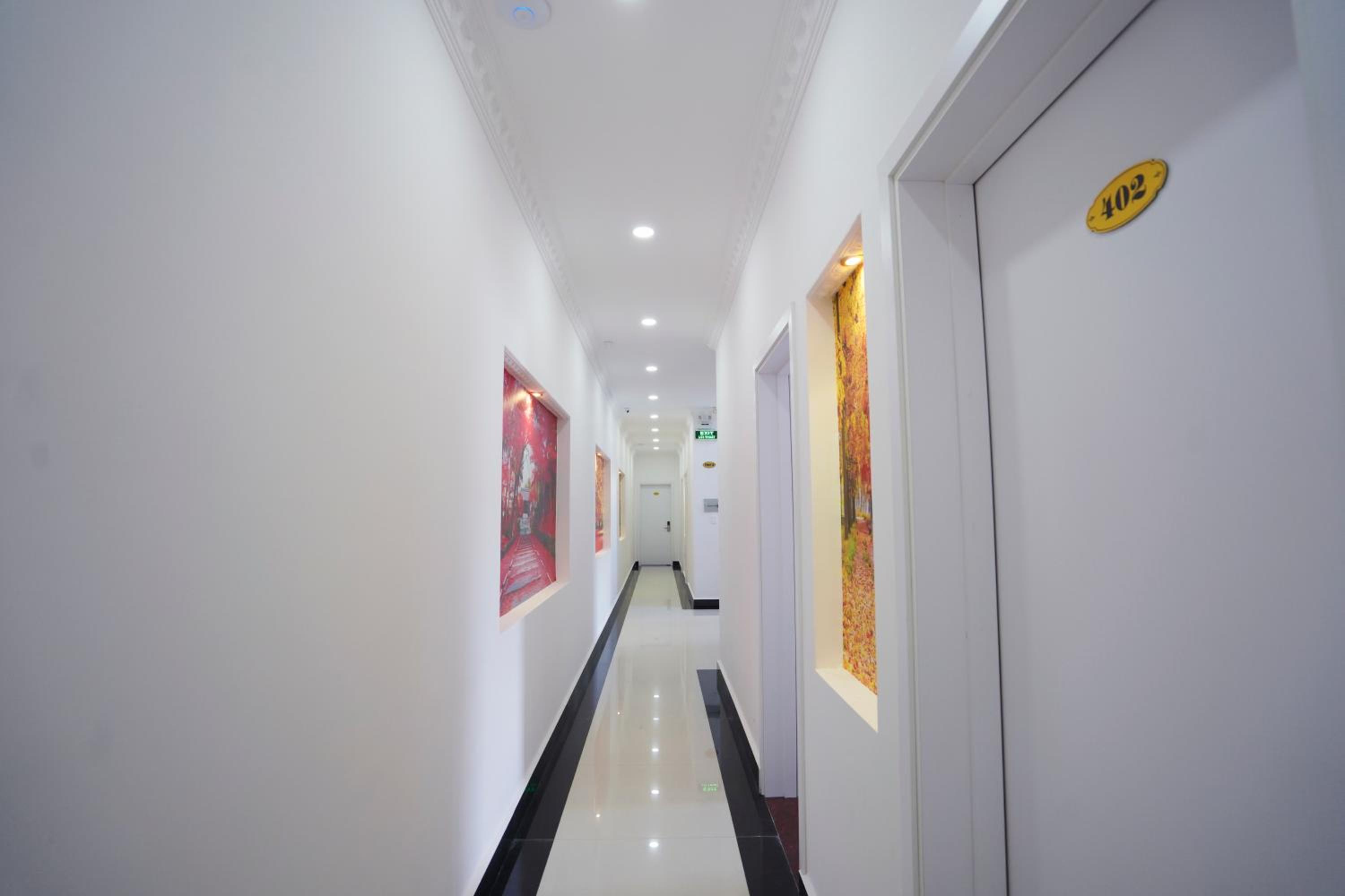 Deluxe Double Room with Balcony - Photo 3