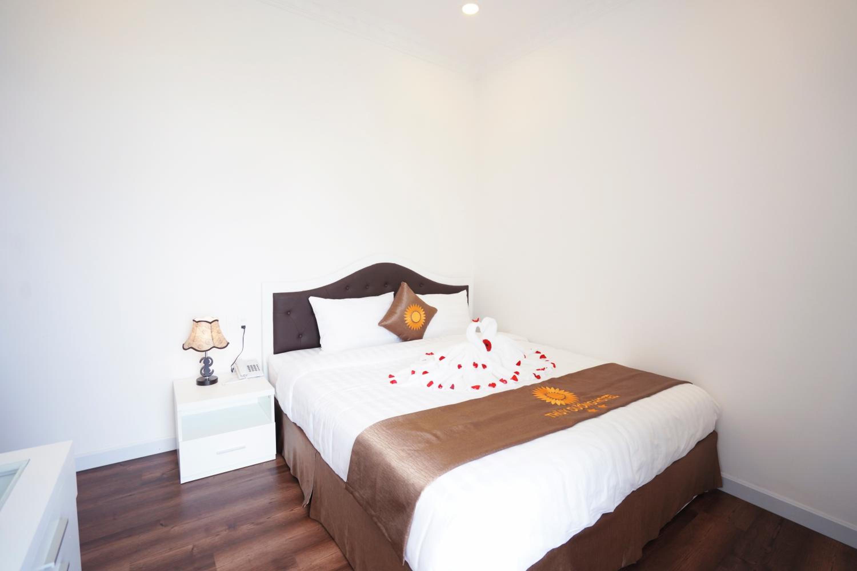 Deluxe Double Room with Balcony - Photo 6