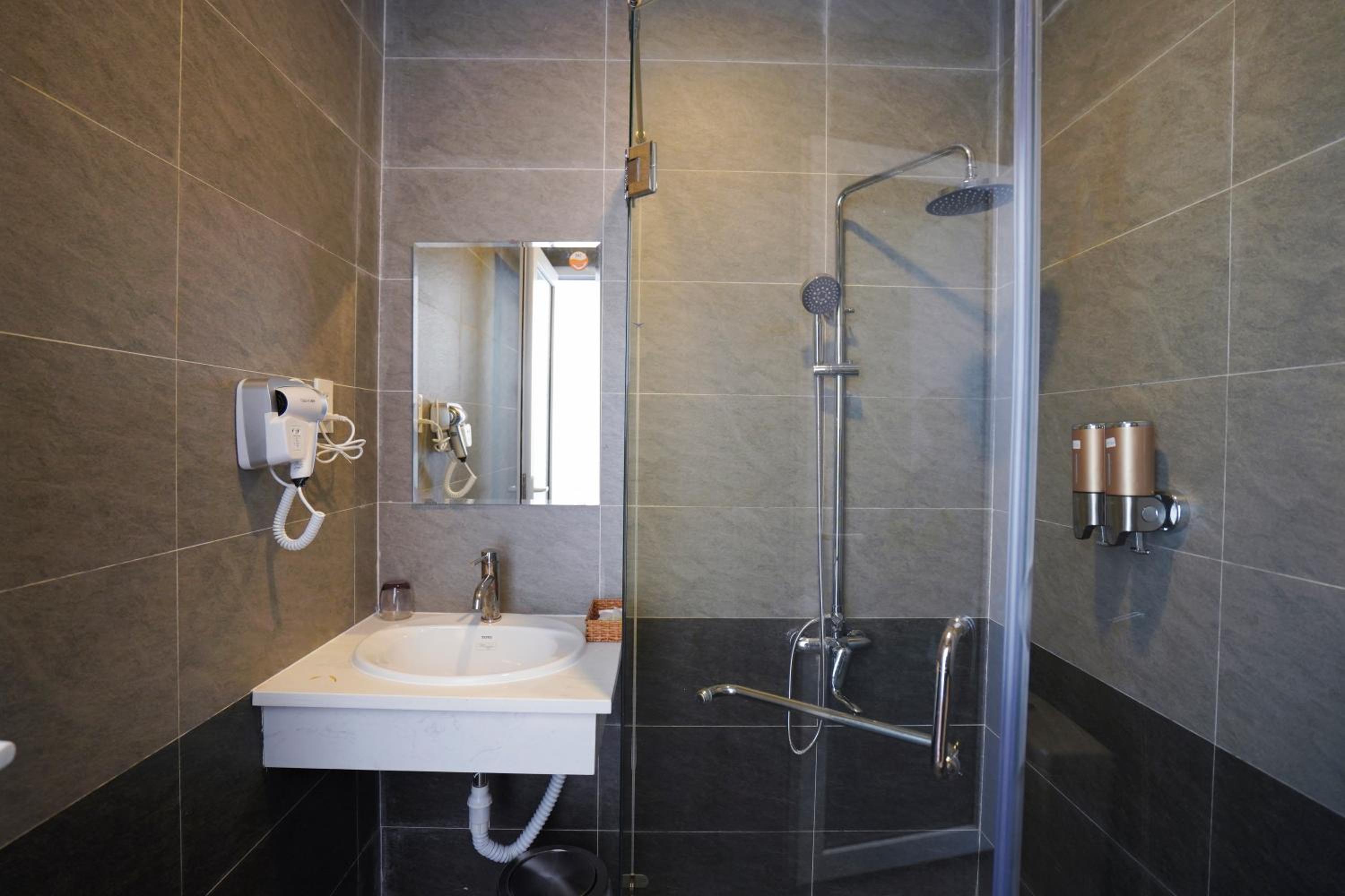 Deluxe Double Room with Balcony - Photo 23