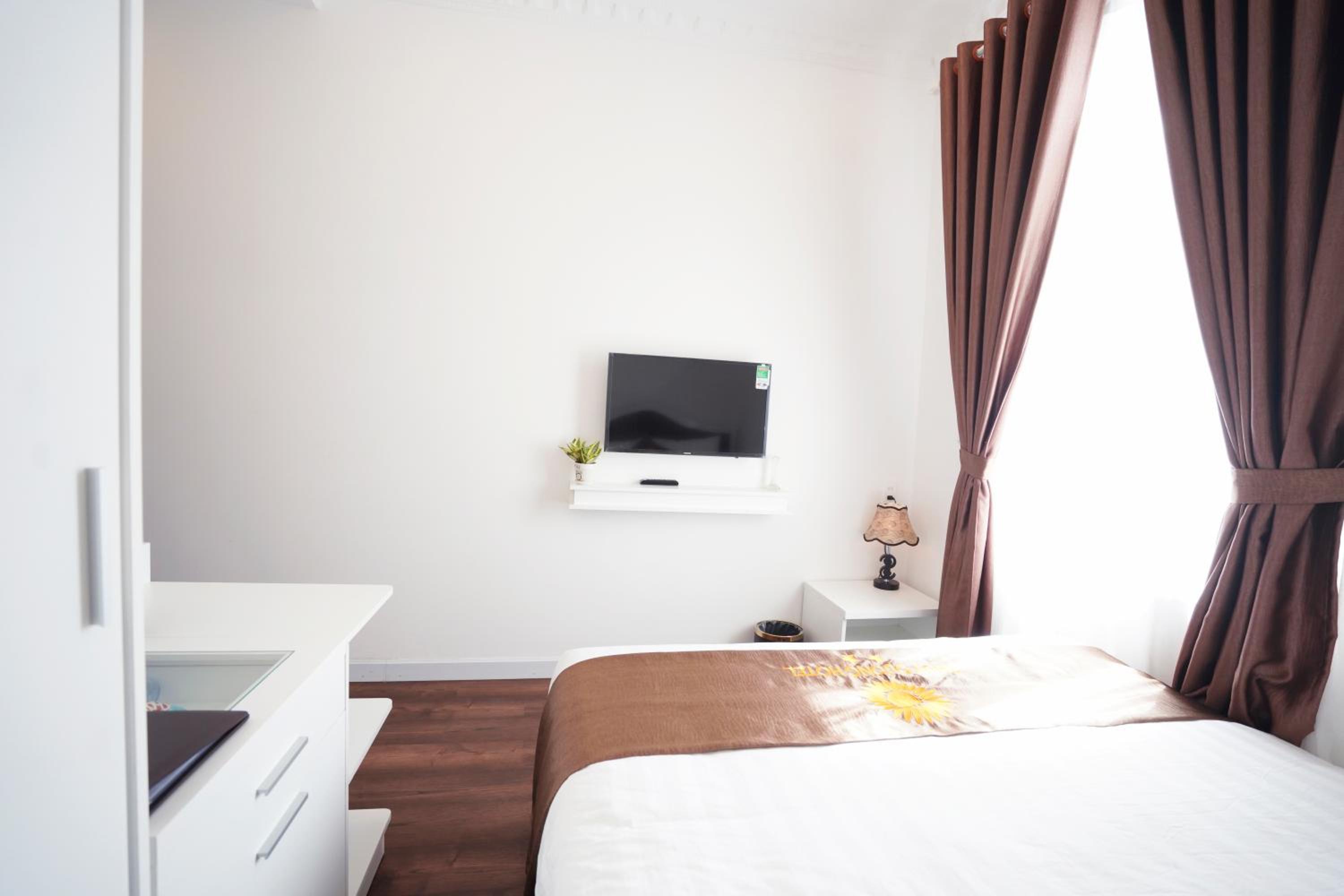 Deluxe Double Room - Photo 11