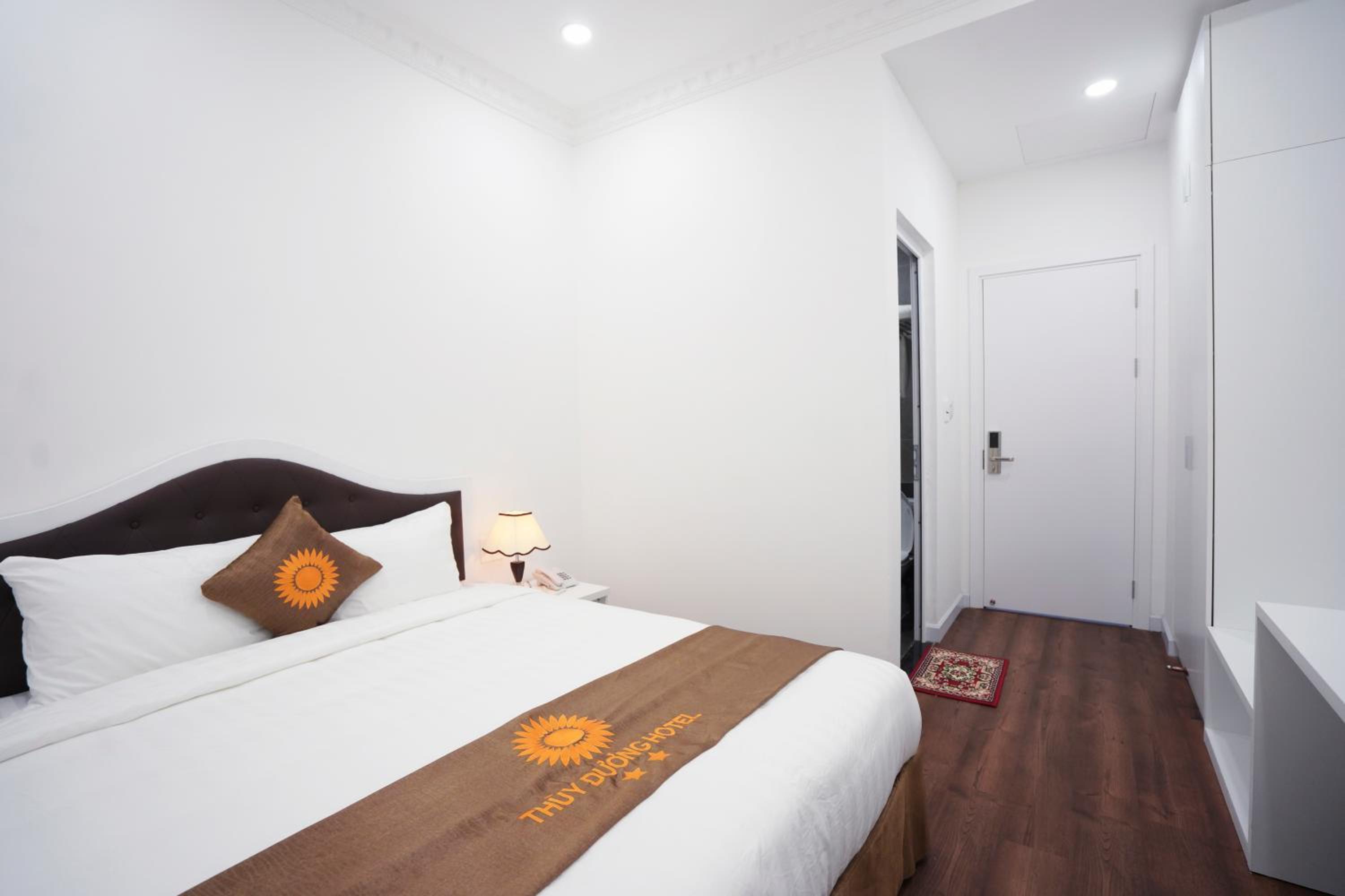 Standard Double Room - Photo 9