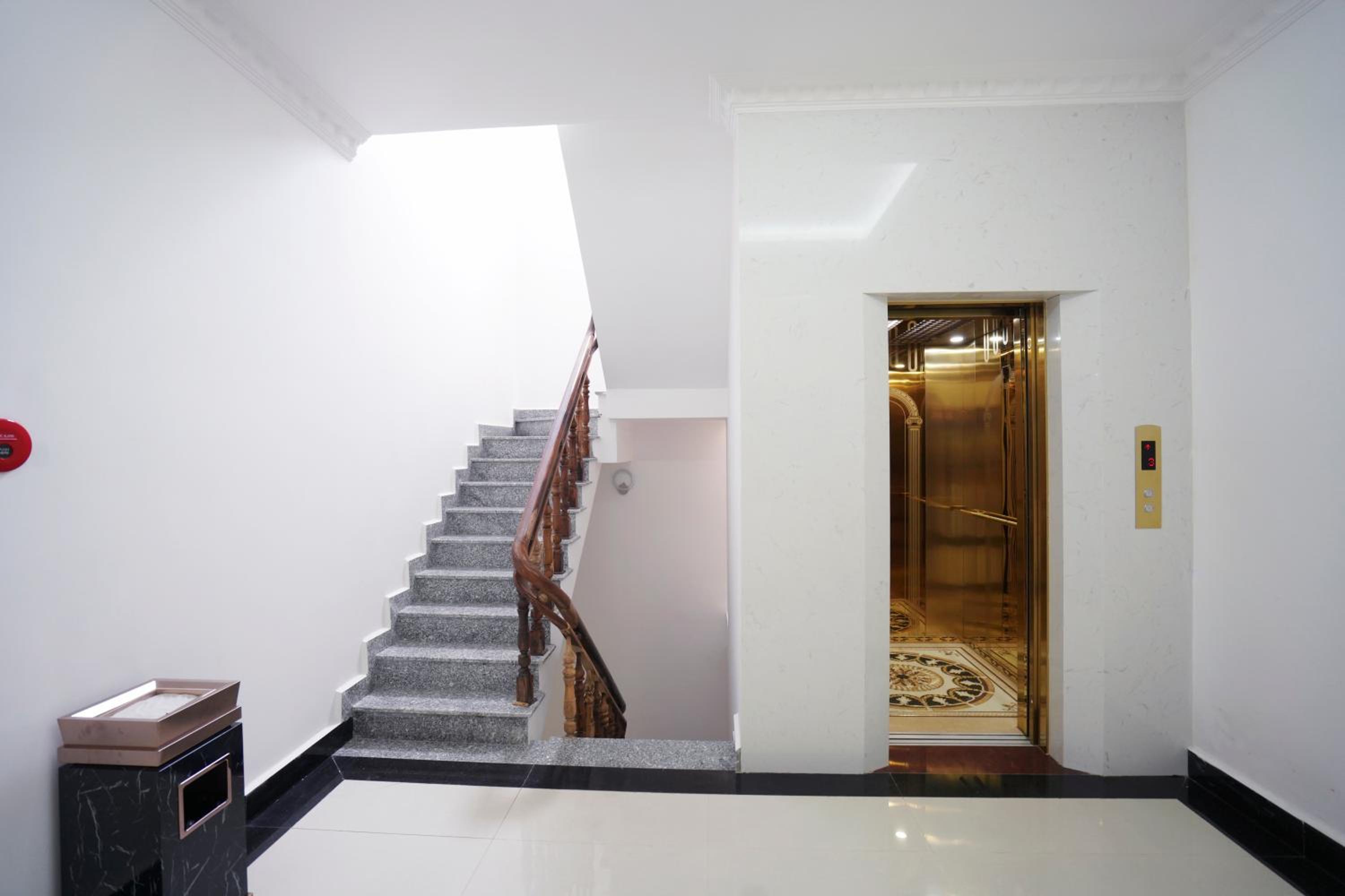 Deluxe Double Room with Balcony - Photo 27