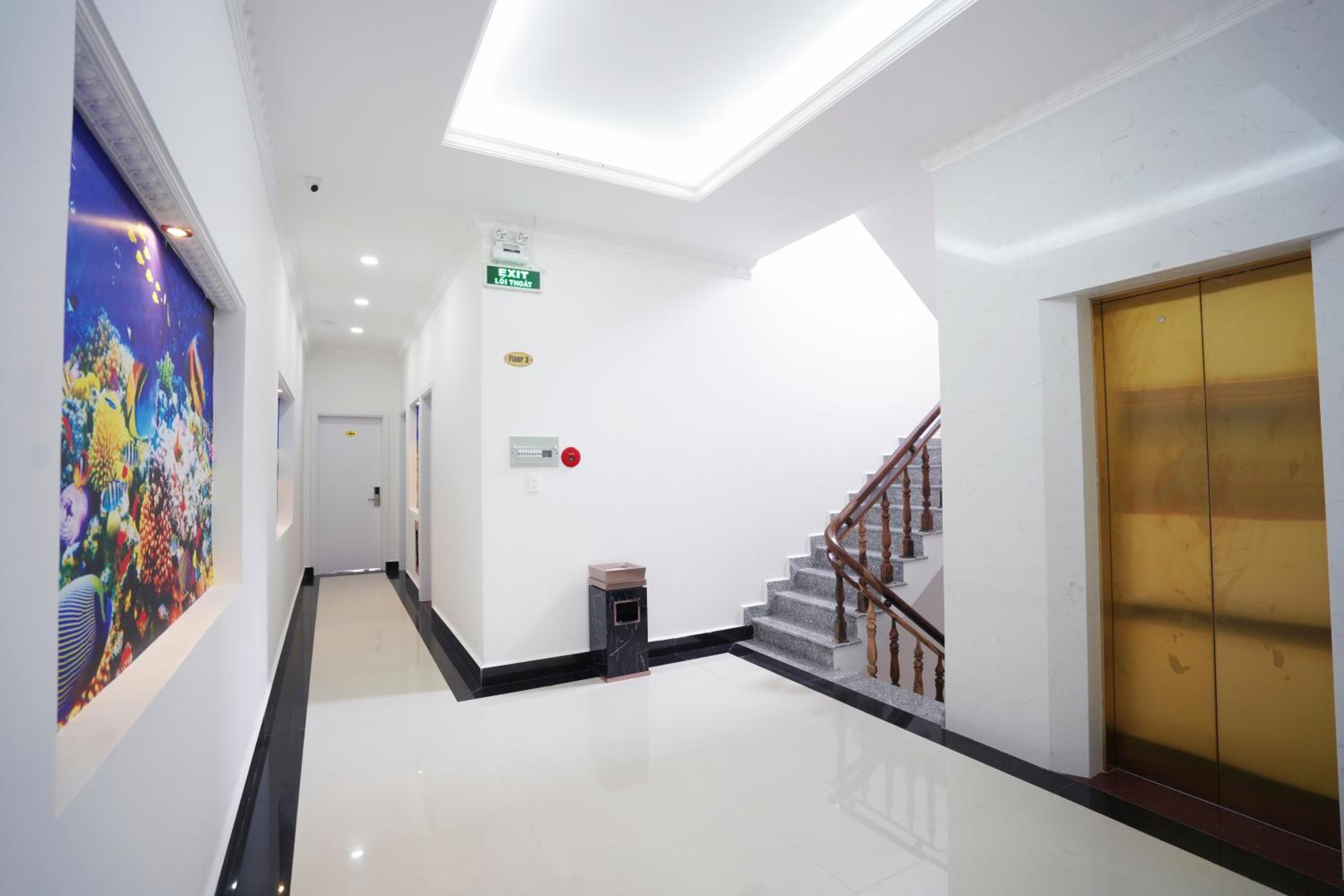 Deluxe Double Room with Balcony - Photo 25