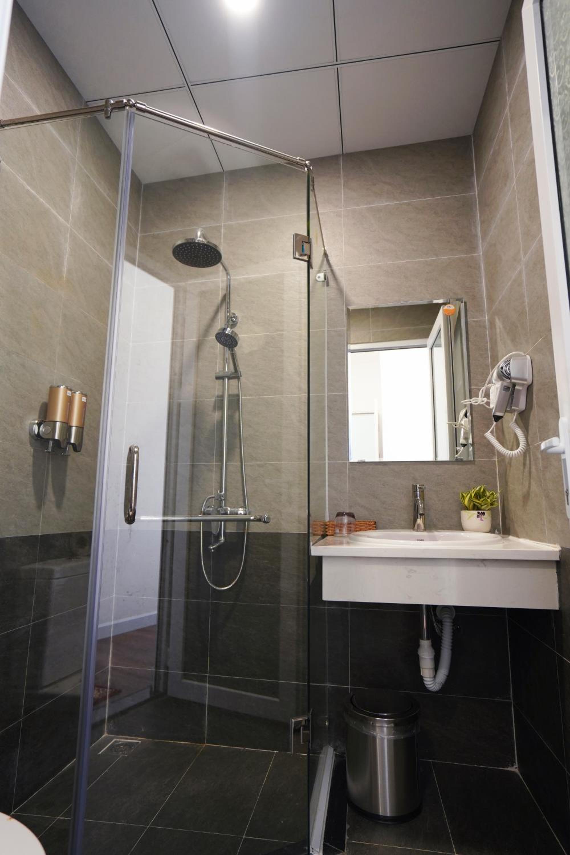 Deluxe Double Room with Balcony - Photo 21