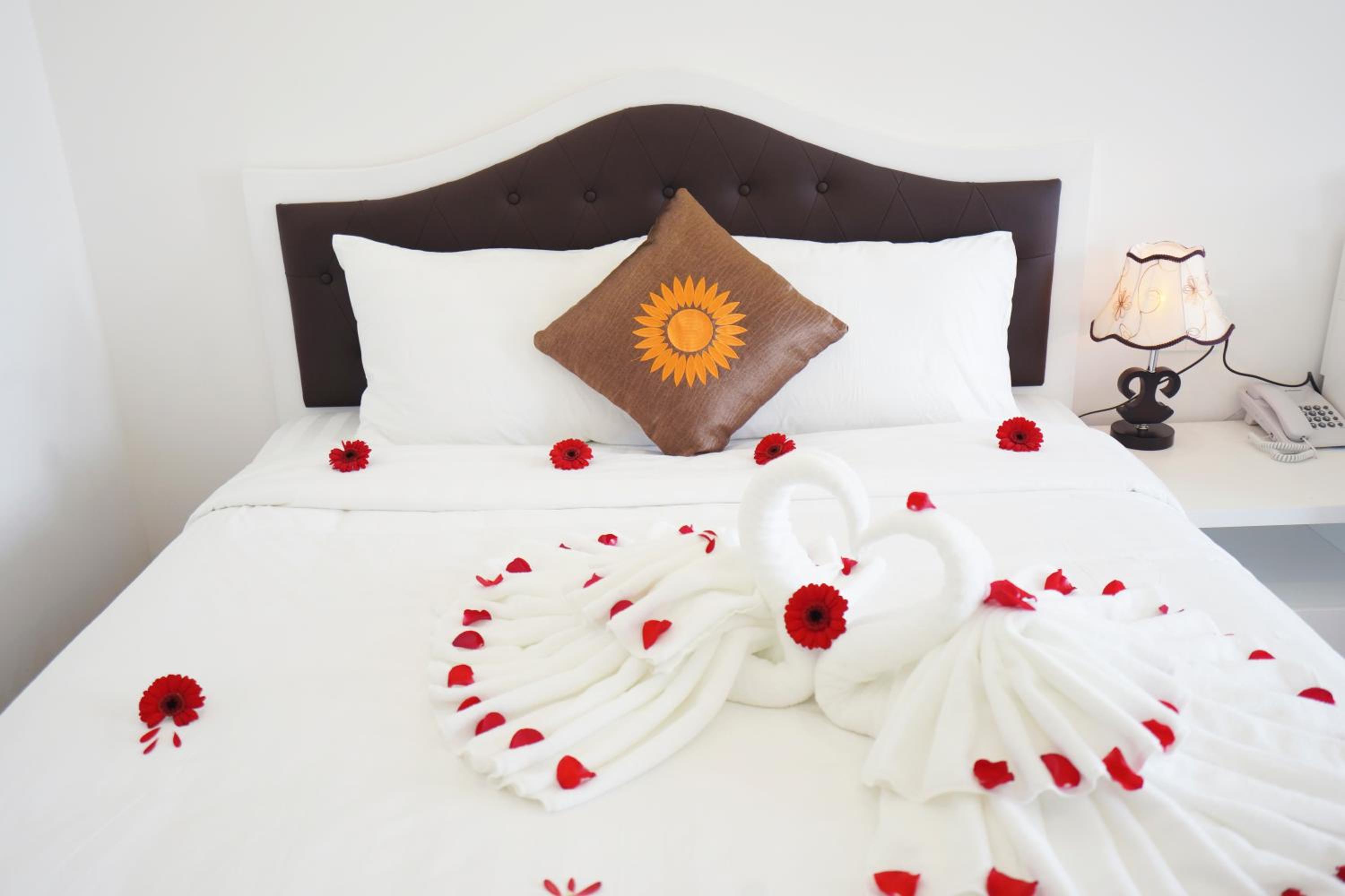 Deluxe Double Room with Balcony - Photo 16