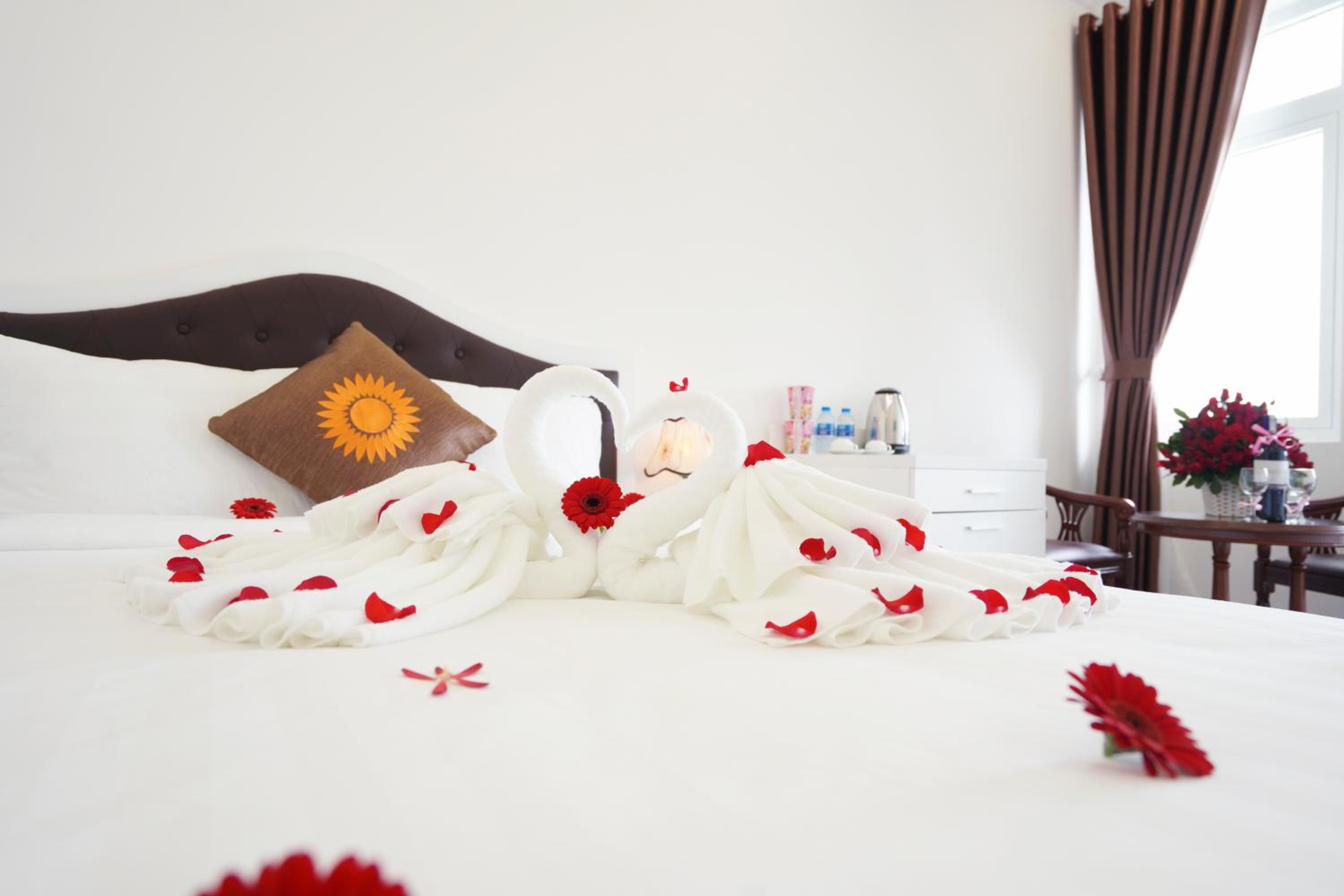 Deluxe Double Room with Balcony - Photo 15