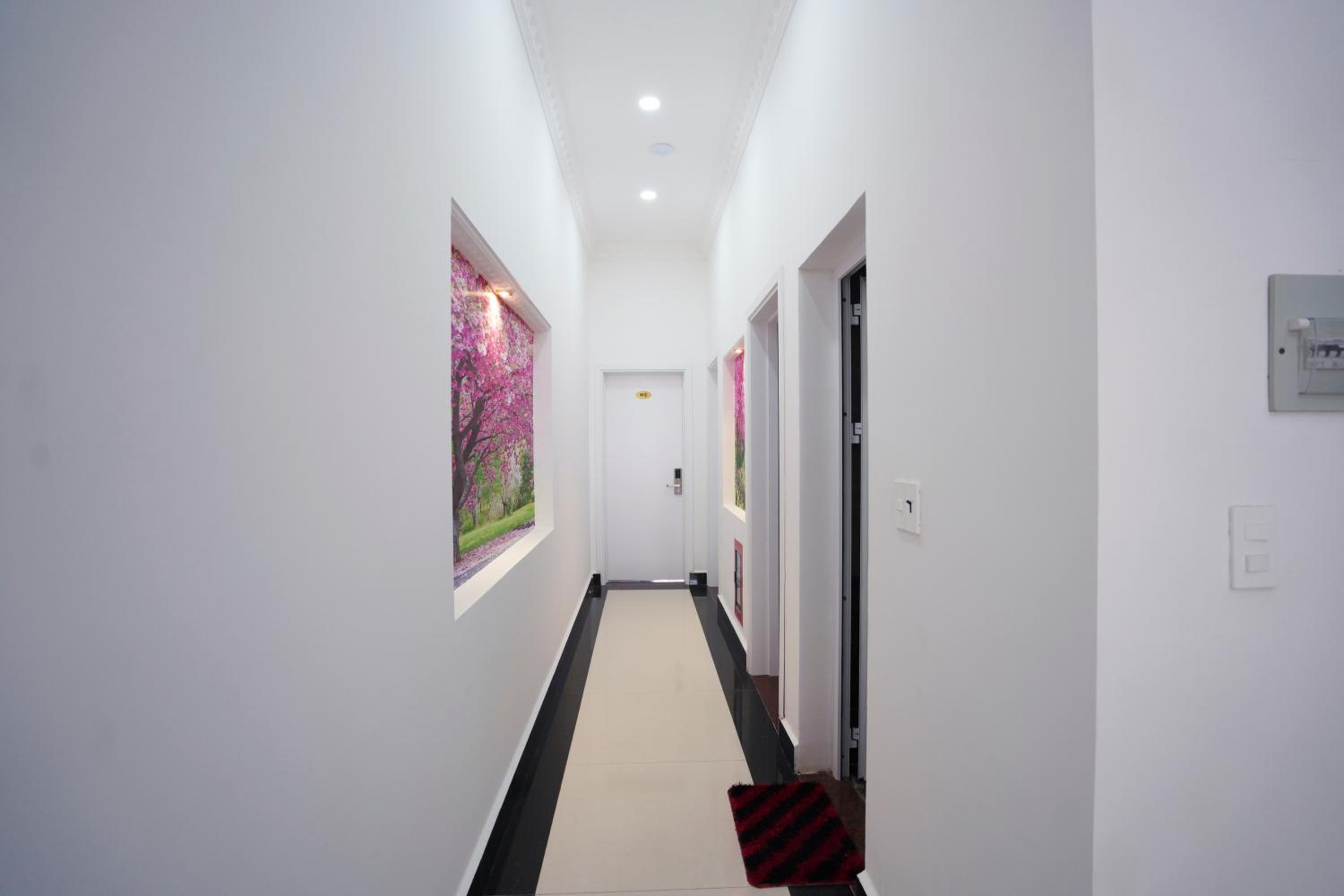 Deluxe Double Room with Balcony - Photo 14