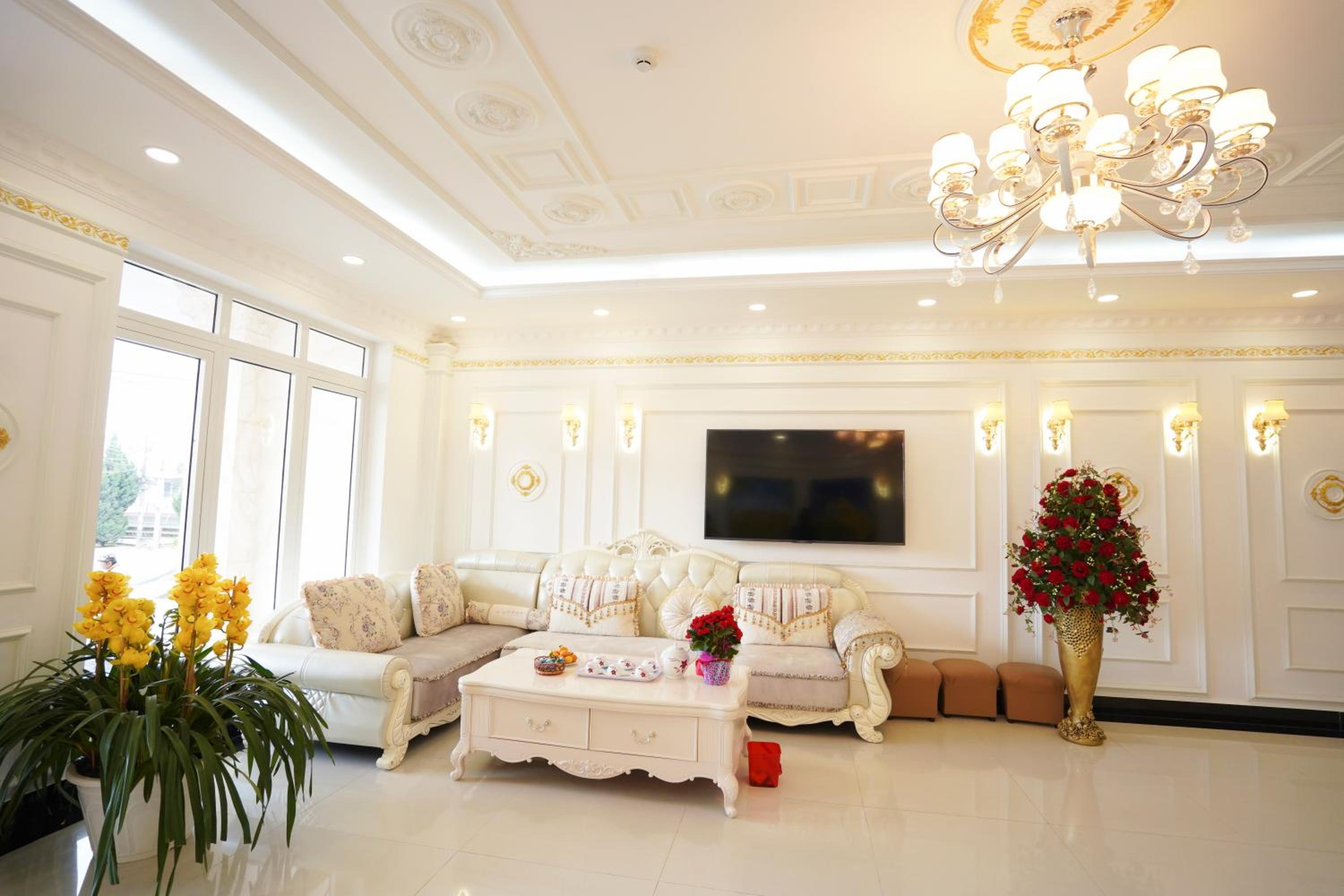 Deluxe Double Room with Balcony - Photo 11